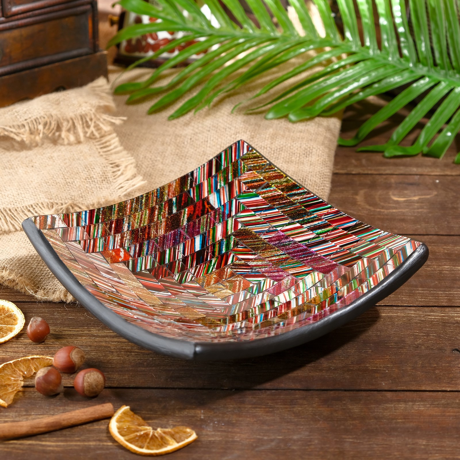 Изображение товара Декоративная тарелка SIMALAND Дэйзи 20x20x5 см Изображение товара Декоративная тарелка SIMALAND Дэйзи 20x20x5 см