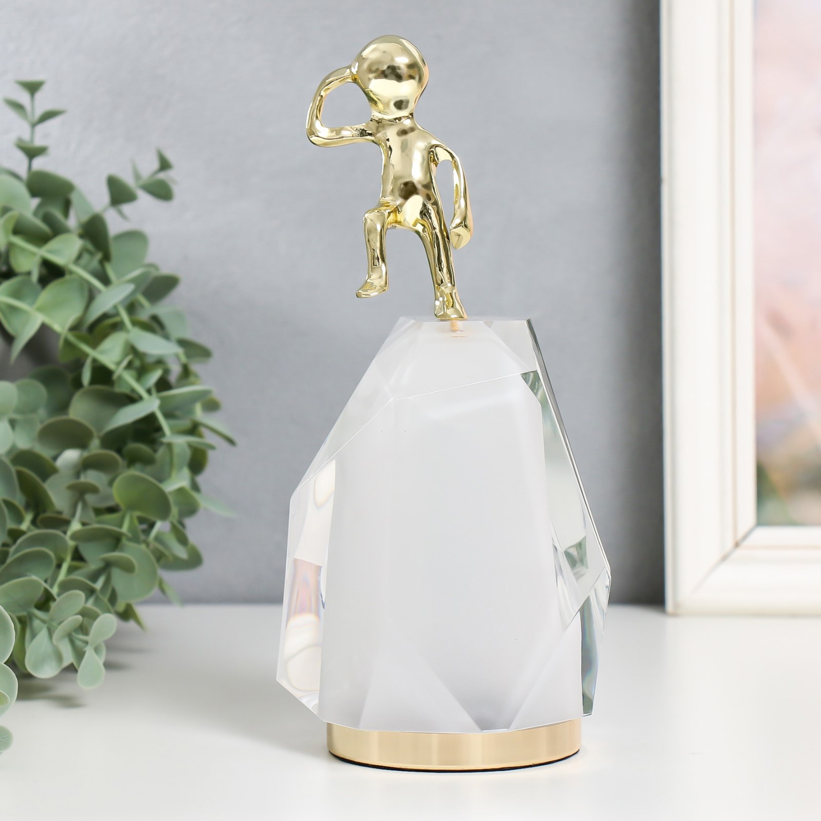 Изображение товара Сувенир интерьерный "Человек и льдина" 10x10x20