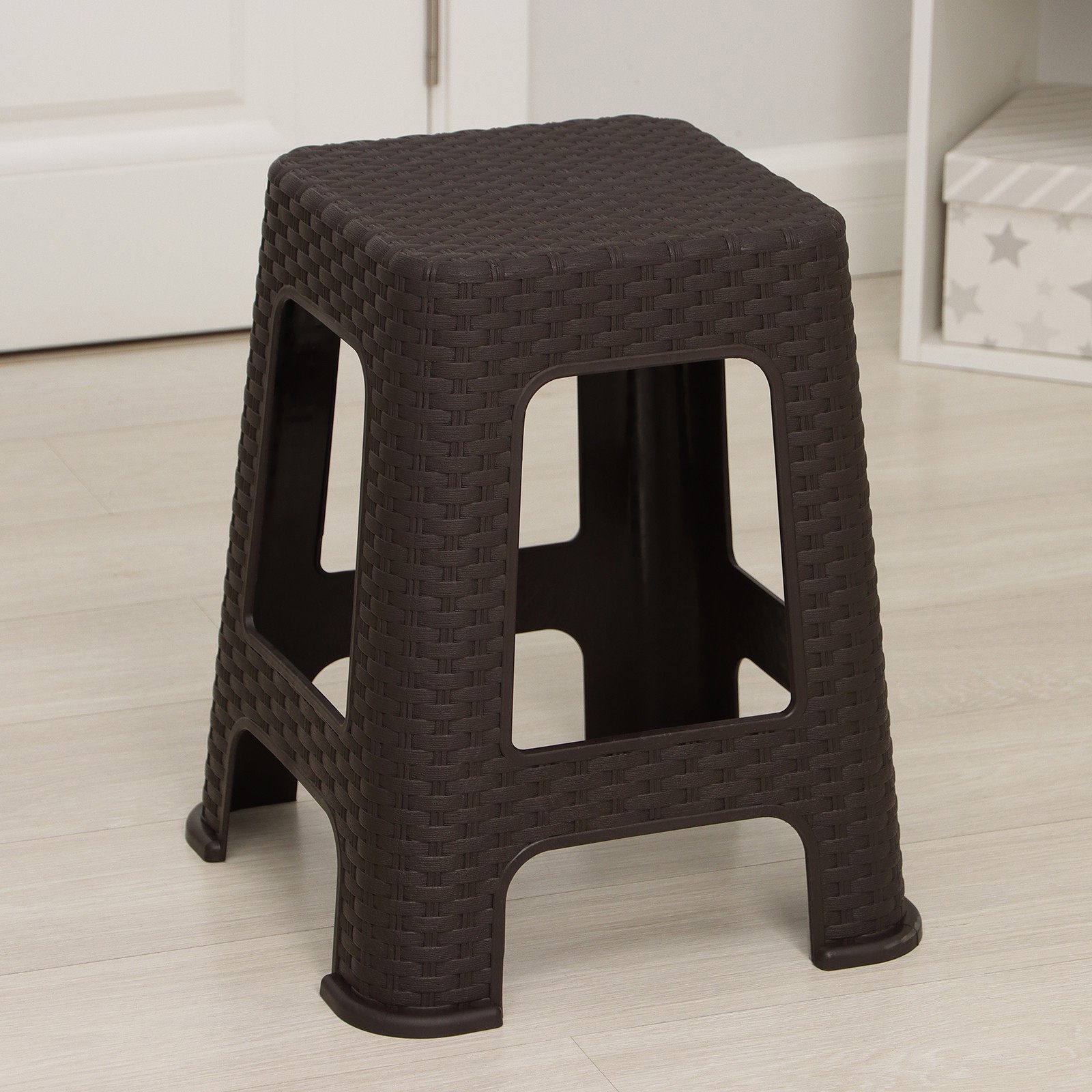 Изображение товара Садовый табурет Виолет Ротан 38 см коричневый пластиковый надежный стильный
