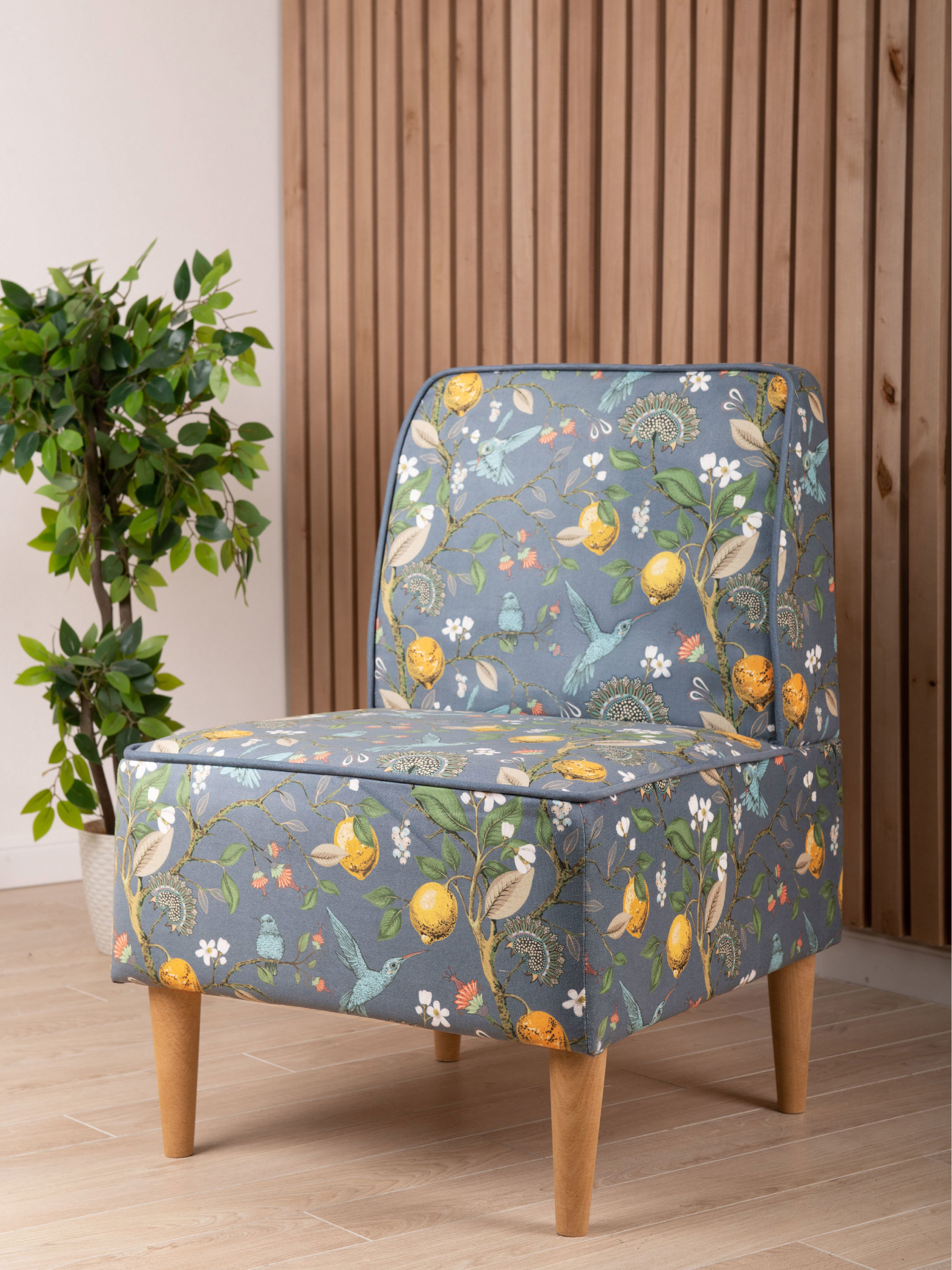 Изображение товара Кресло MONOFIX Одос светло-серый микровелюр современное мебельное кресло