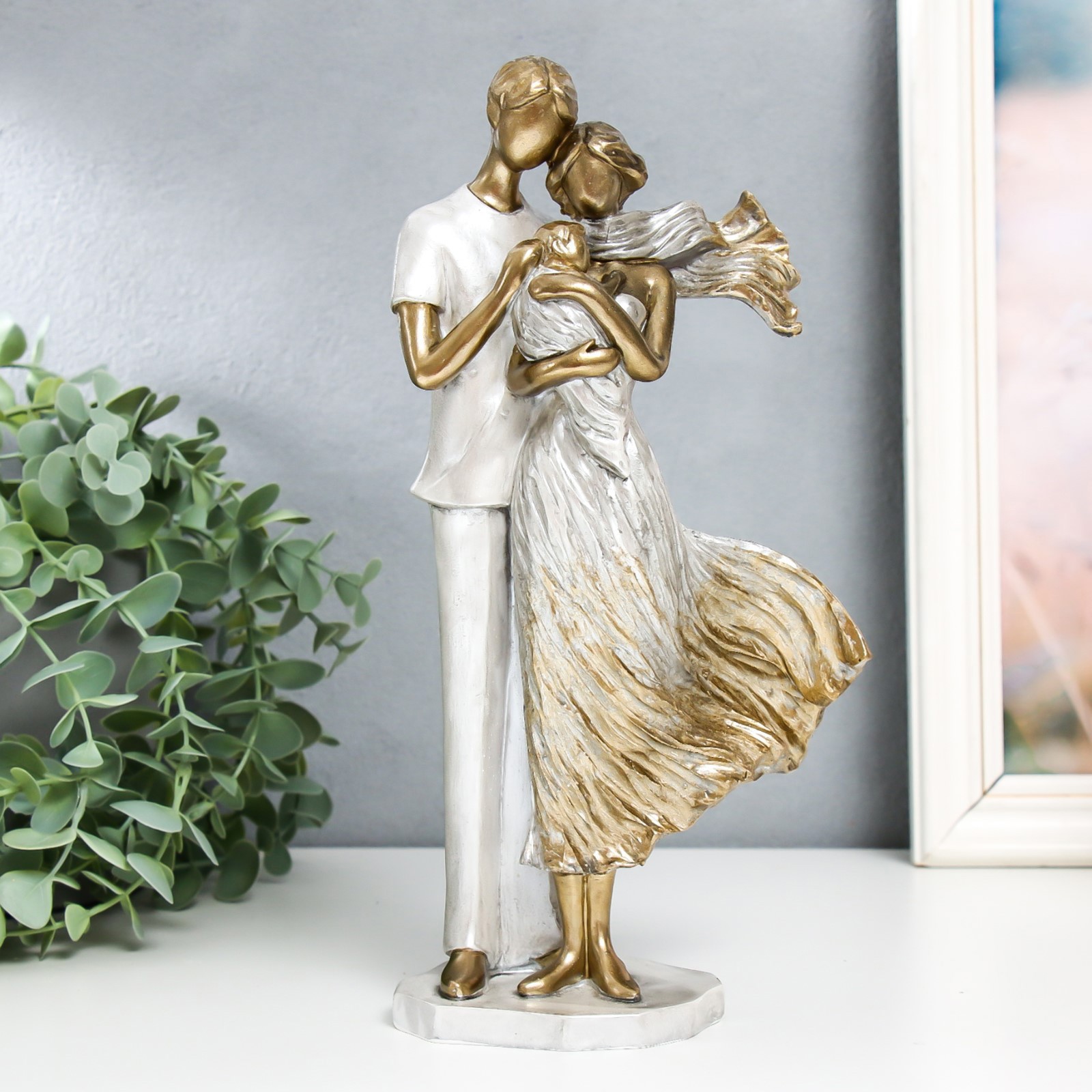 Изображение товара Сувенир интерьерный "Влюблённая пара с младенцем" 8x14x27 см