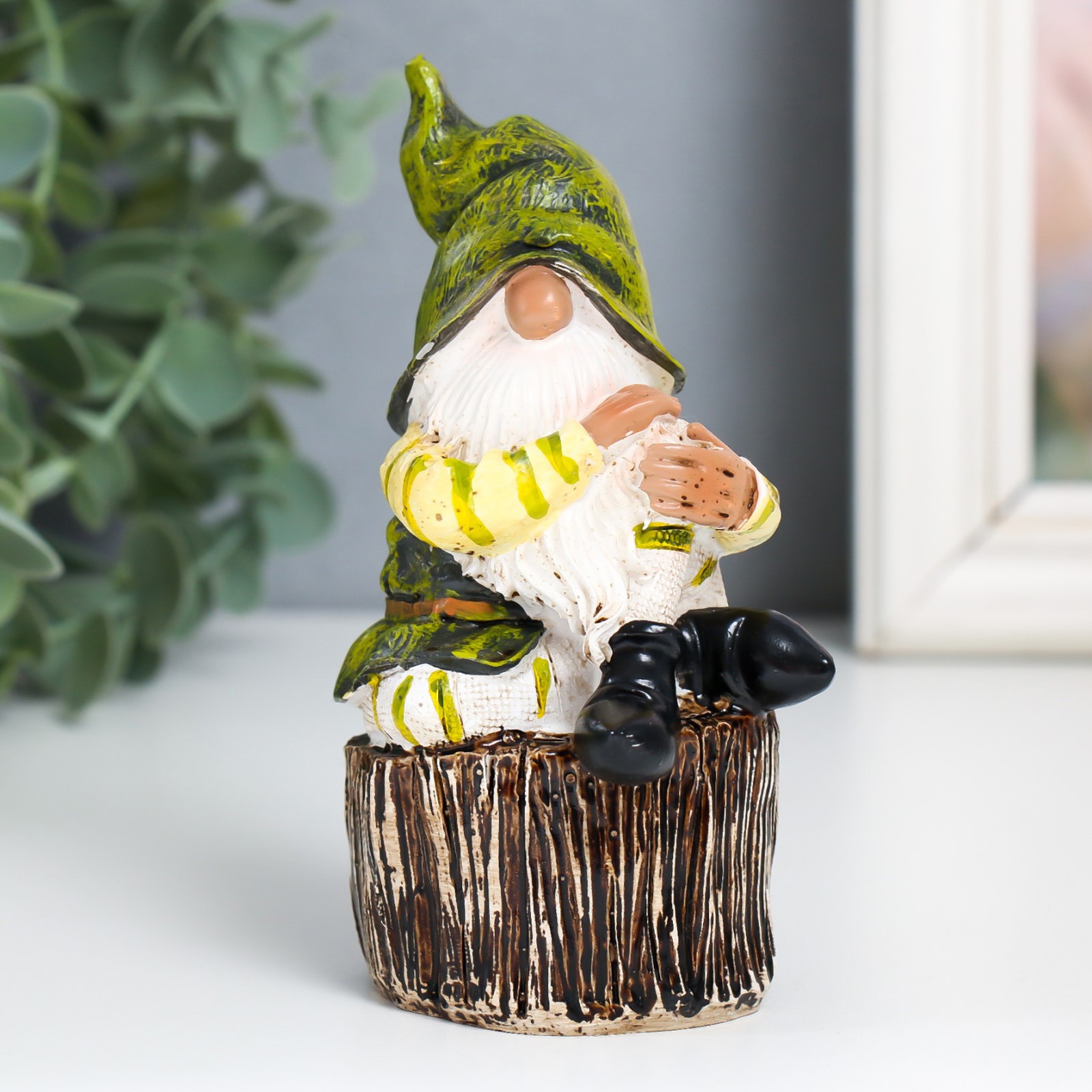 Изображение товара Сувенир интерьерный "Гном в зелёном колпаке на пенёчке" 6.7x5.5x11.5 см