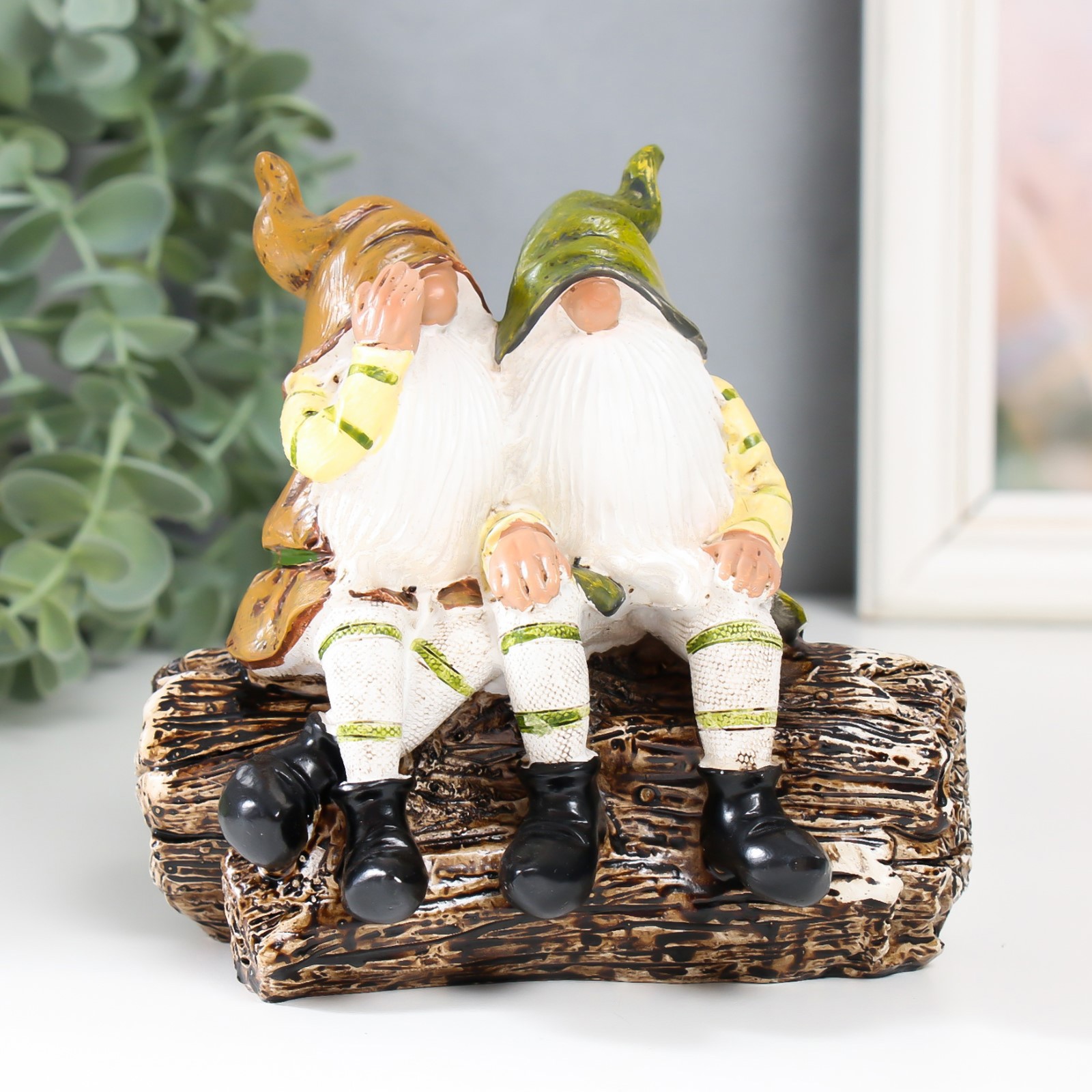 Изображение товара Два гнома в колпаках на брёвнышке - декоративная фигура 12, 3×12, 7×7, 5 см