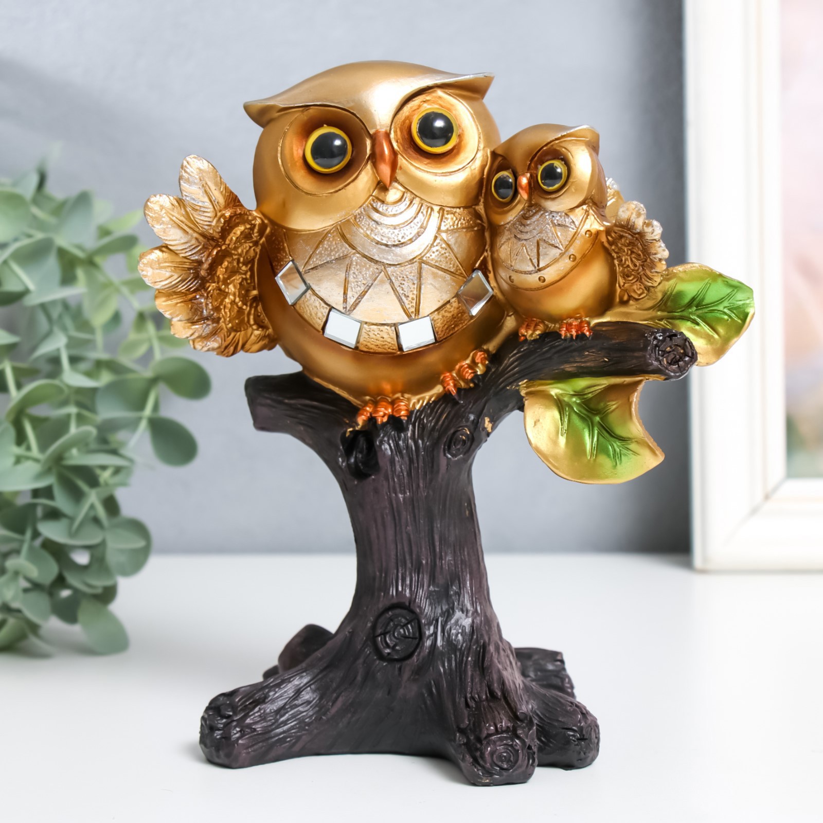 Изображение товара Сувенир интерьерный "Золотой филин с малышом на дереве" на грудке солнце 7.5x15.5x16 см