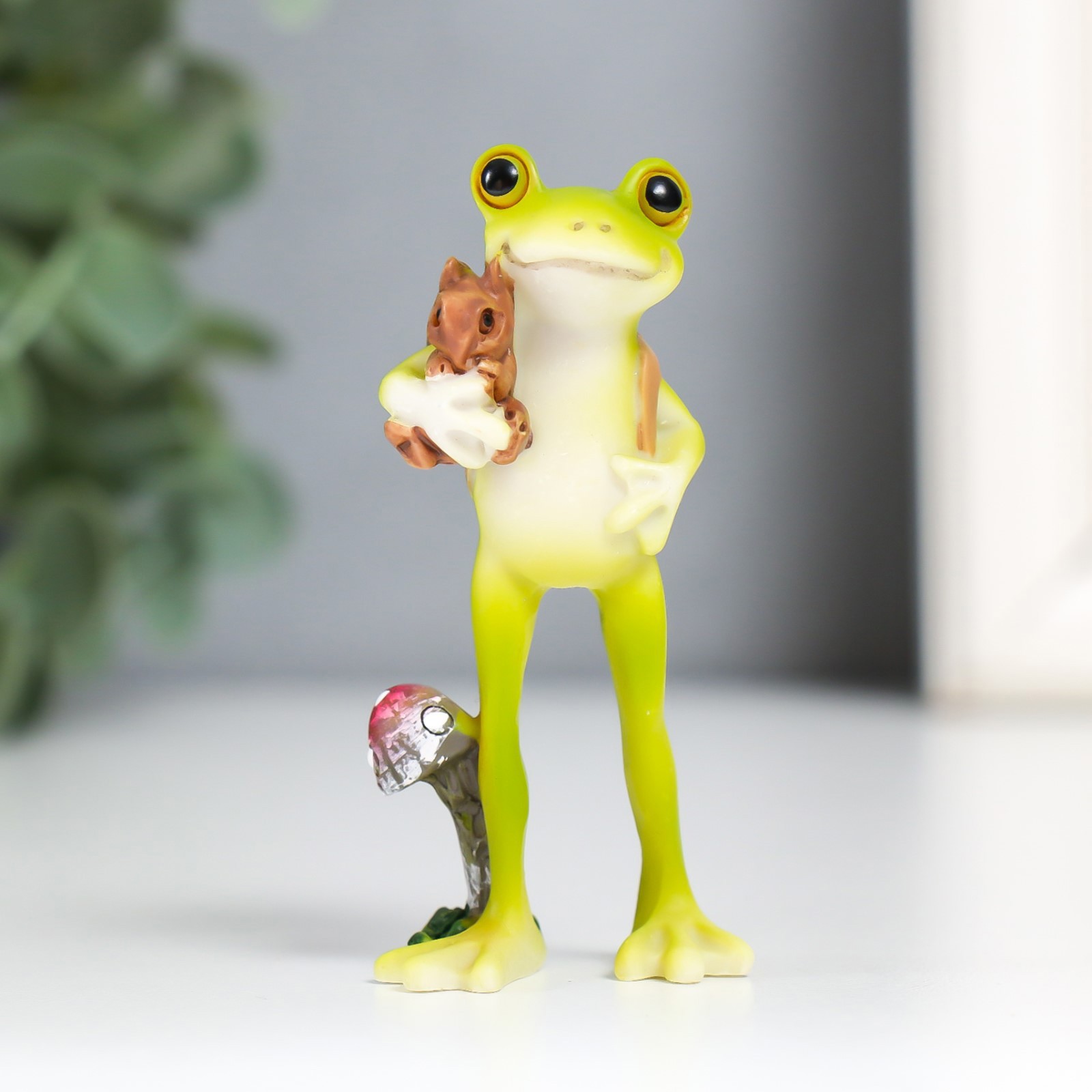 Изображение товара Сувенир интерьерный "Лягушонок с белочкой" 7x3.1x2.5 см
