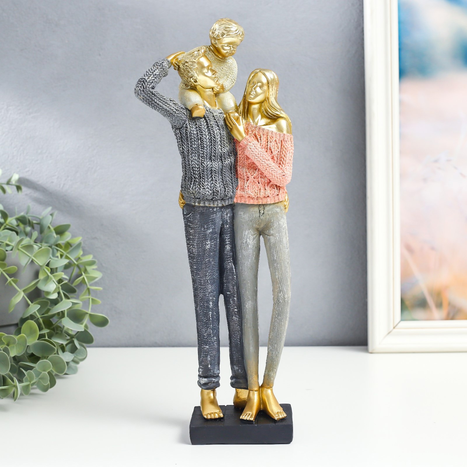 Изображение товара Сувенир интерьерный Семья - папа, мама и ребенок, в свитерах 13x6x32.5 см