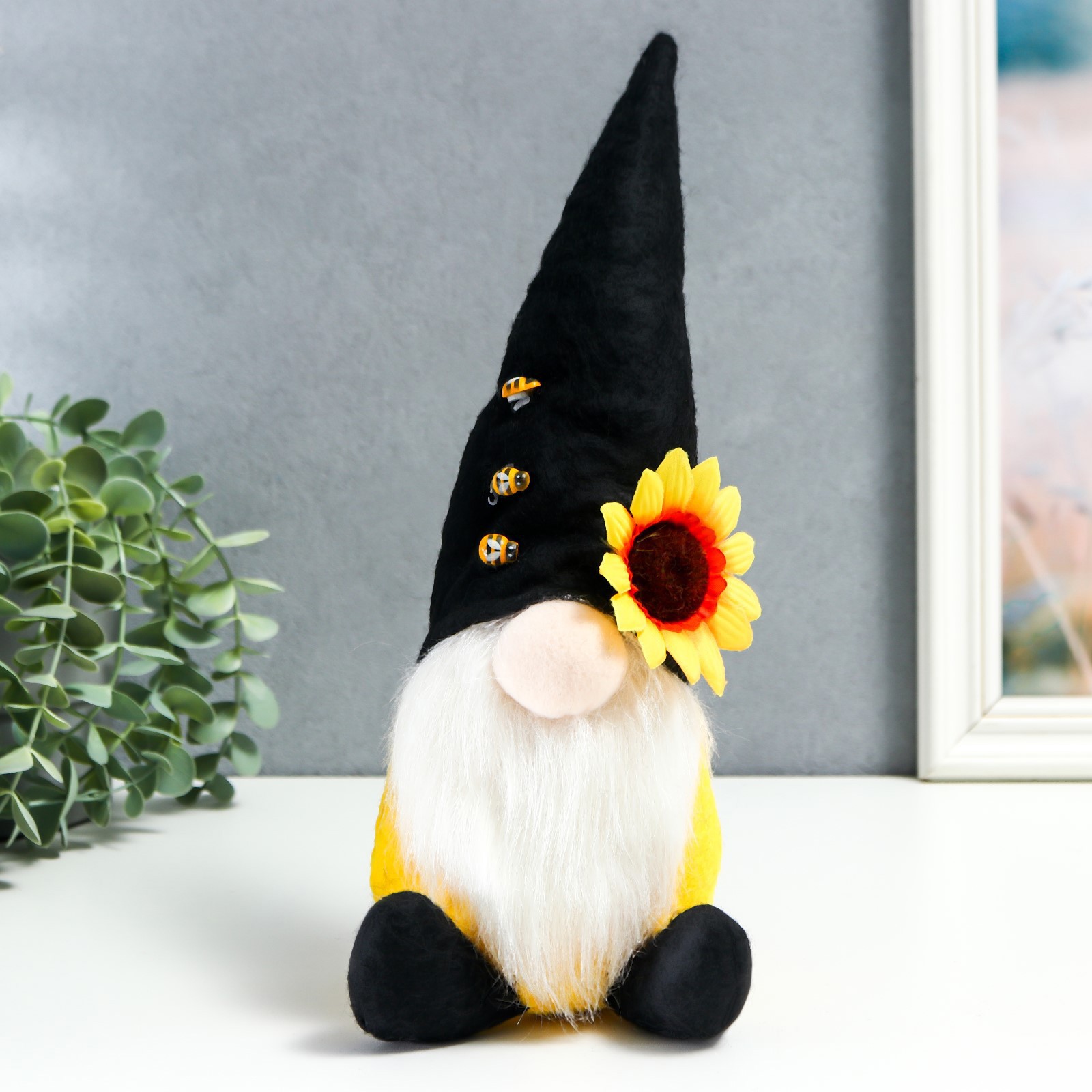 Изображение товара Кукла интерьерная "Гном в колпаке с подсолнухом и пчёлками" 30x9x7 см