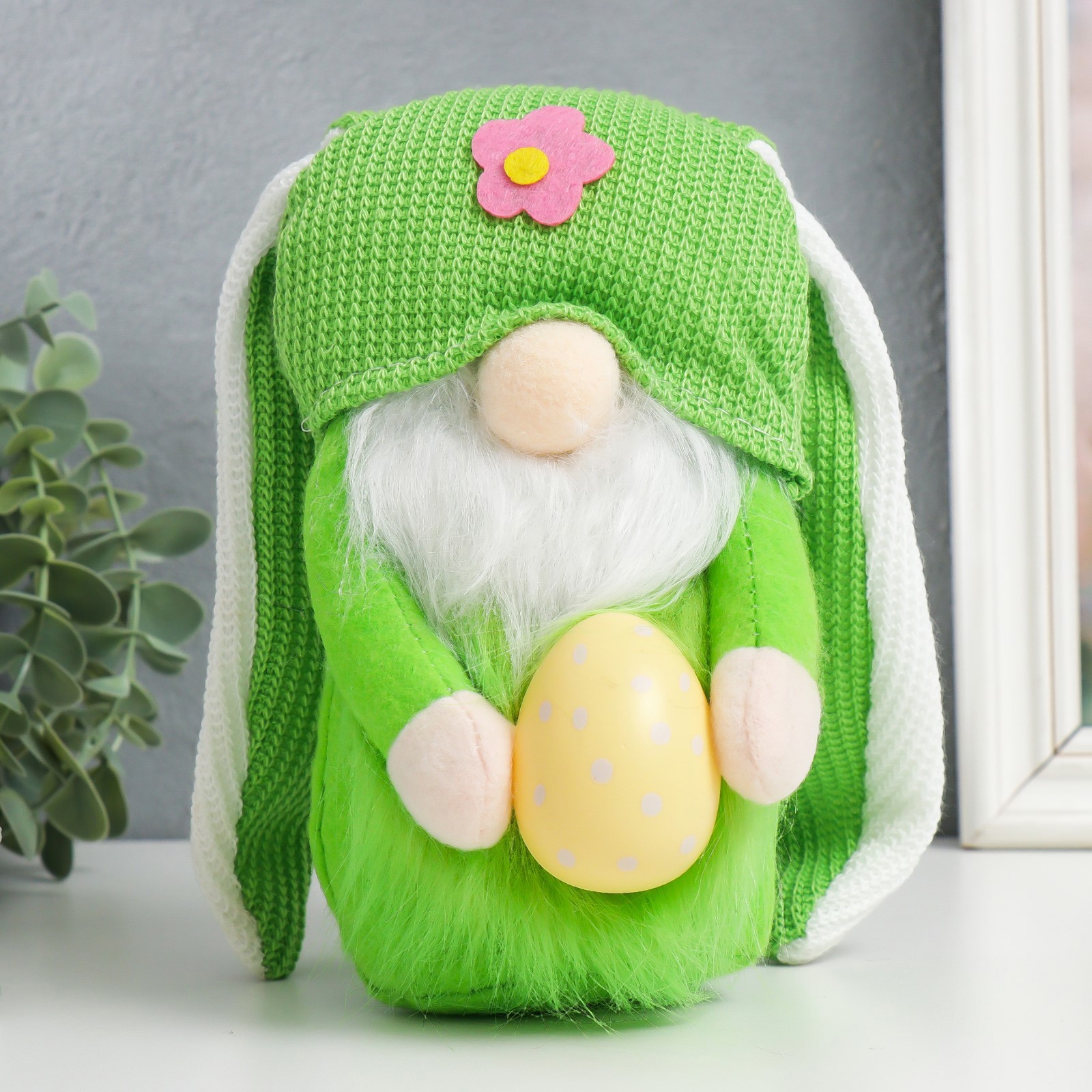 Изображение товара Кукла интерьерная "Гном с пасхальным яичком и заячьими ушами" зелёный 20x7x9 см