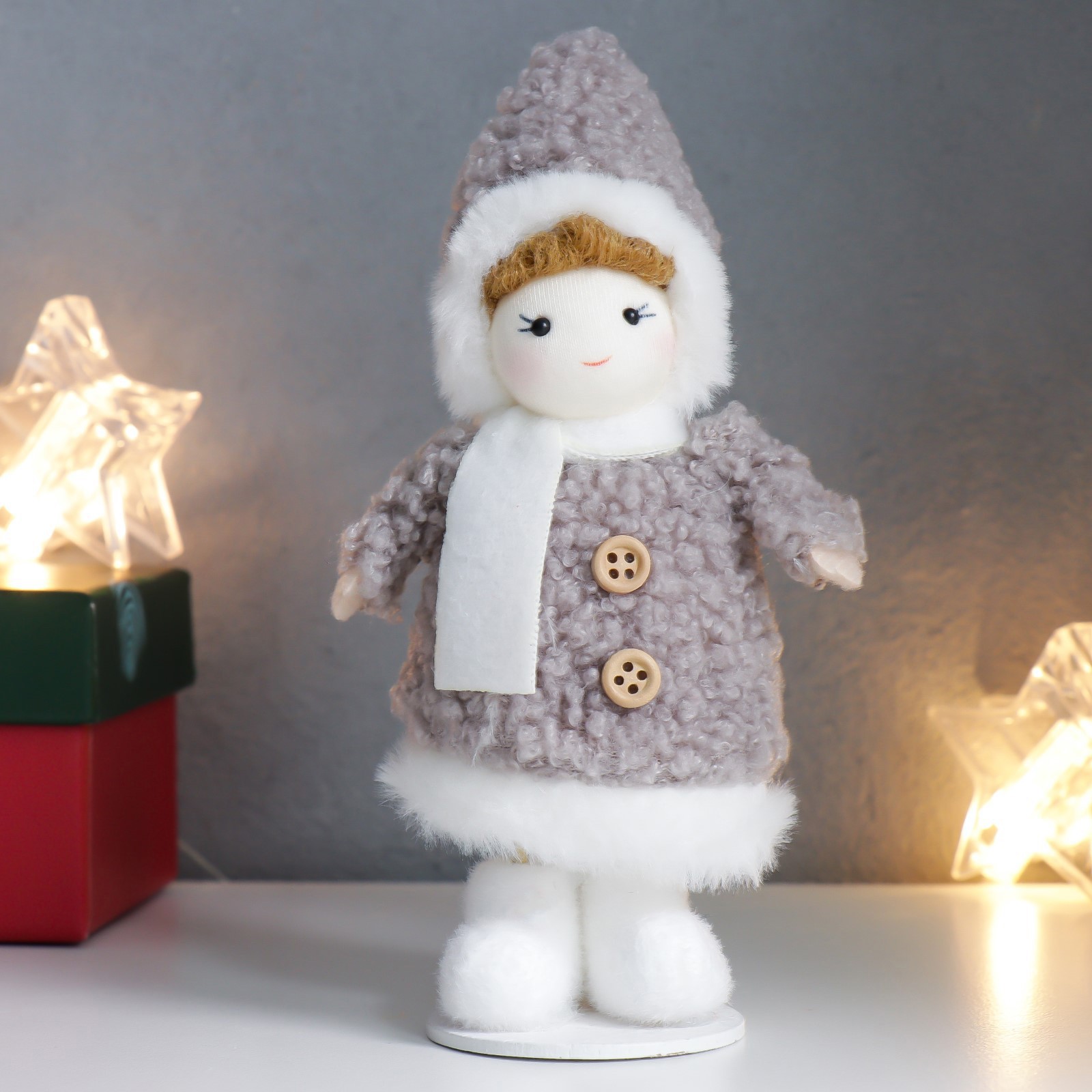 Изображение товара Кукла интерьерная "Девочка в кучерявой серой шубке и валенках" 15 см