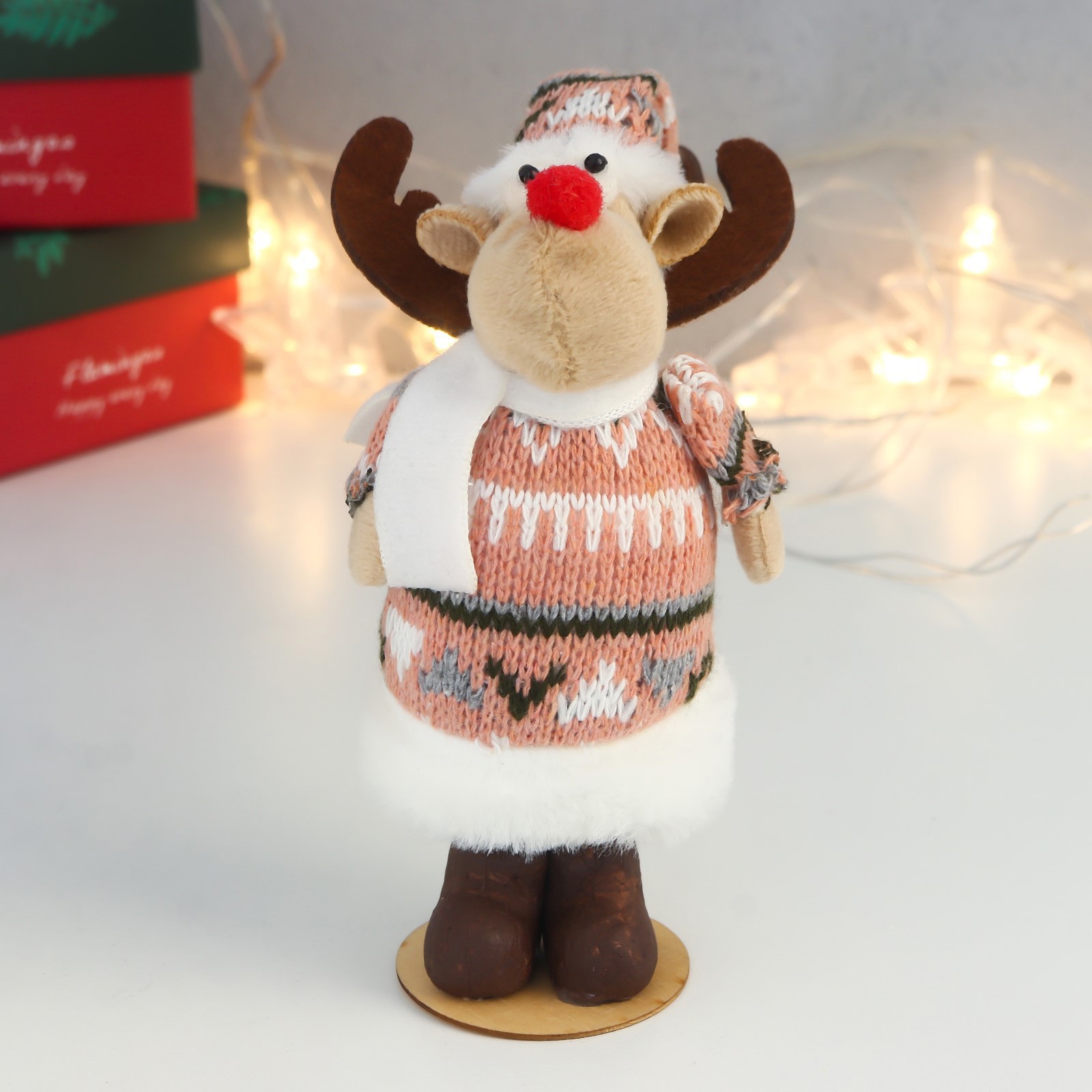 Изображение товара Кукла интерьерная "Лось с вязаной шубке и колпаке" 18 см