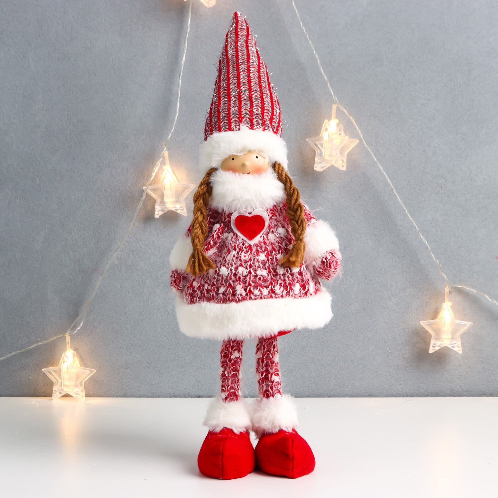 Изображение товара Кукла интерьерная "Малышка Тося в красном вязанном платье с сердечком" 45x18x11см