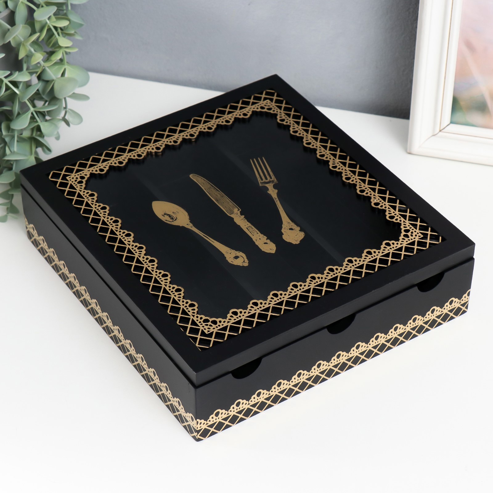 Изображение товара Шкатулка с делениями "Столовые предметы" чёрная с золотом 26x24x6.8 см