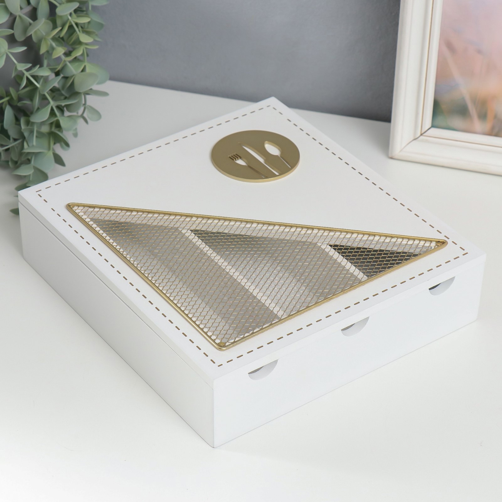 Изображение товара Шкатулка с делениями "Столовые предметы" белая 26x24x6.5 см