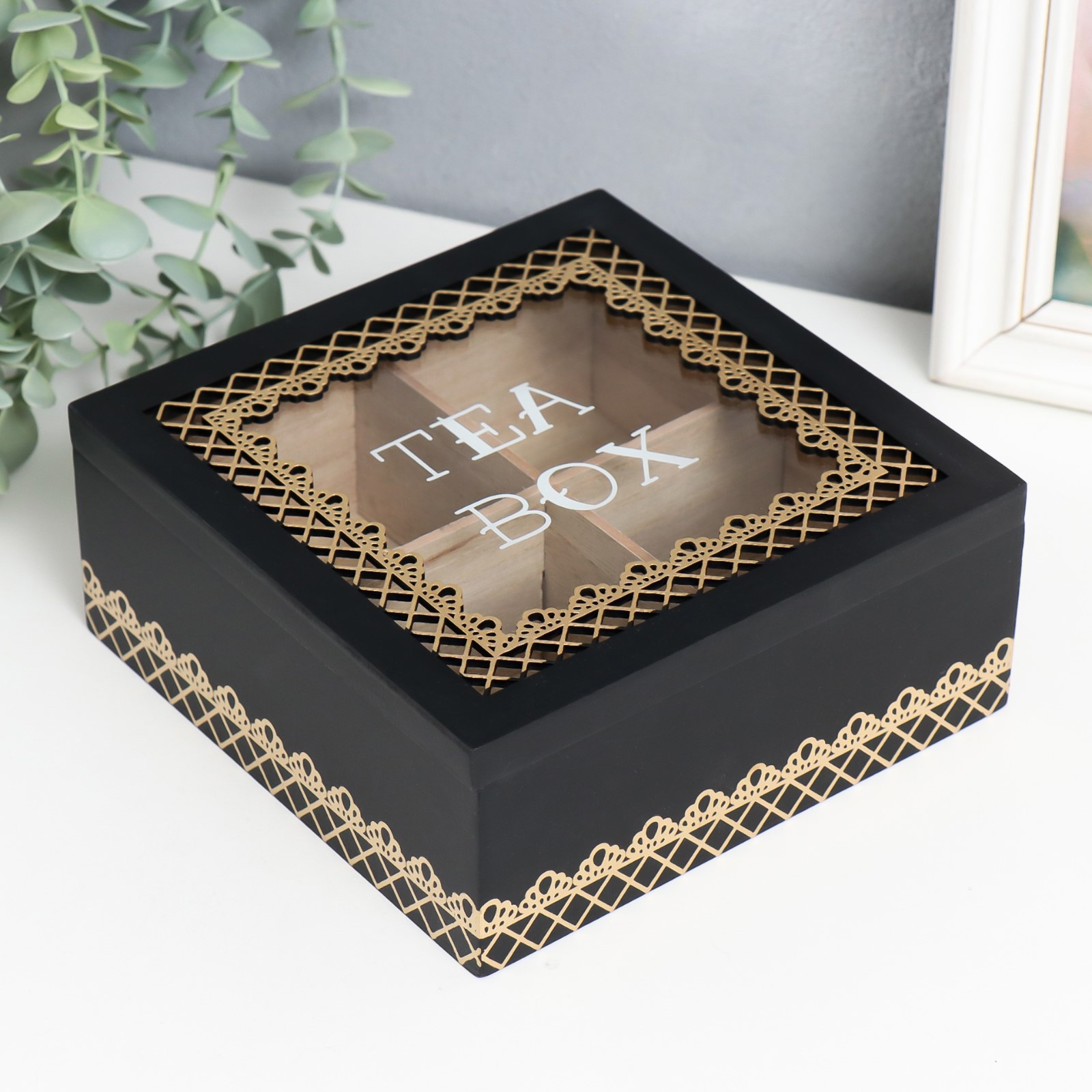 Изображение товара Шкатулка с делениями "Узоры" чёрная с золотом 18x18x7.5 см