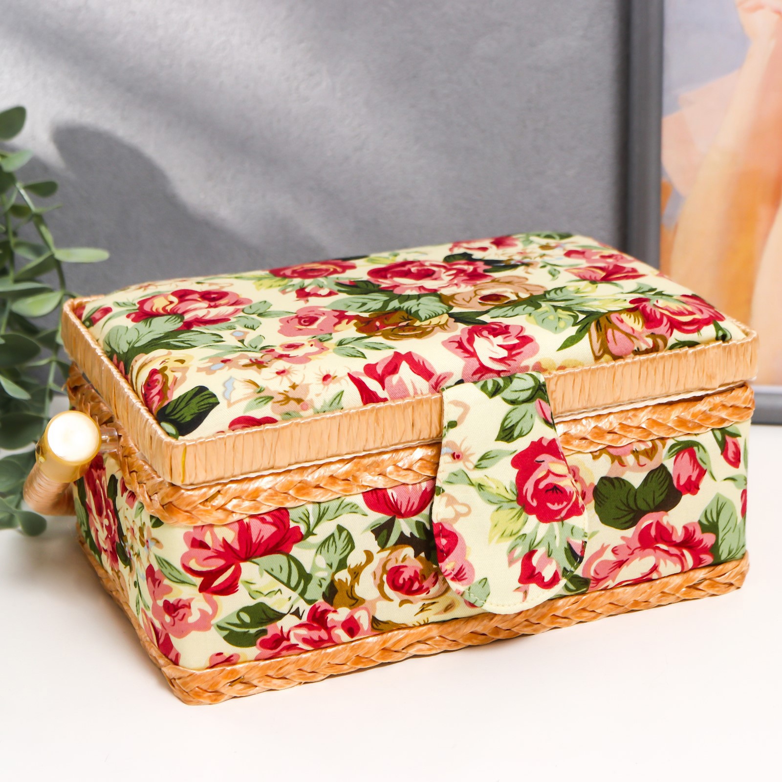 Изображение товара Шкатулка для рукоделия "Розовые бутоны" 10x13x19.5 см