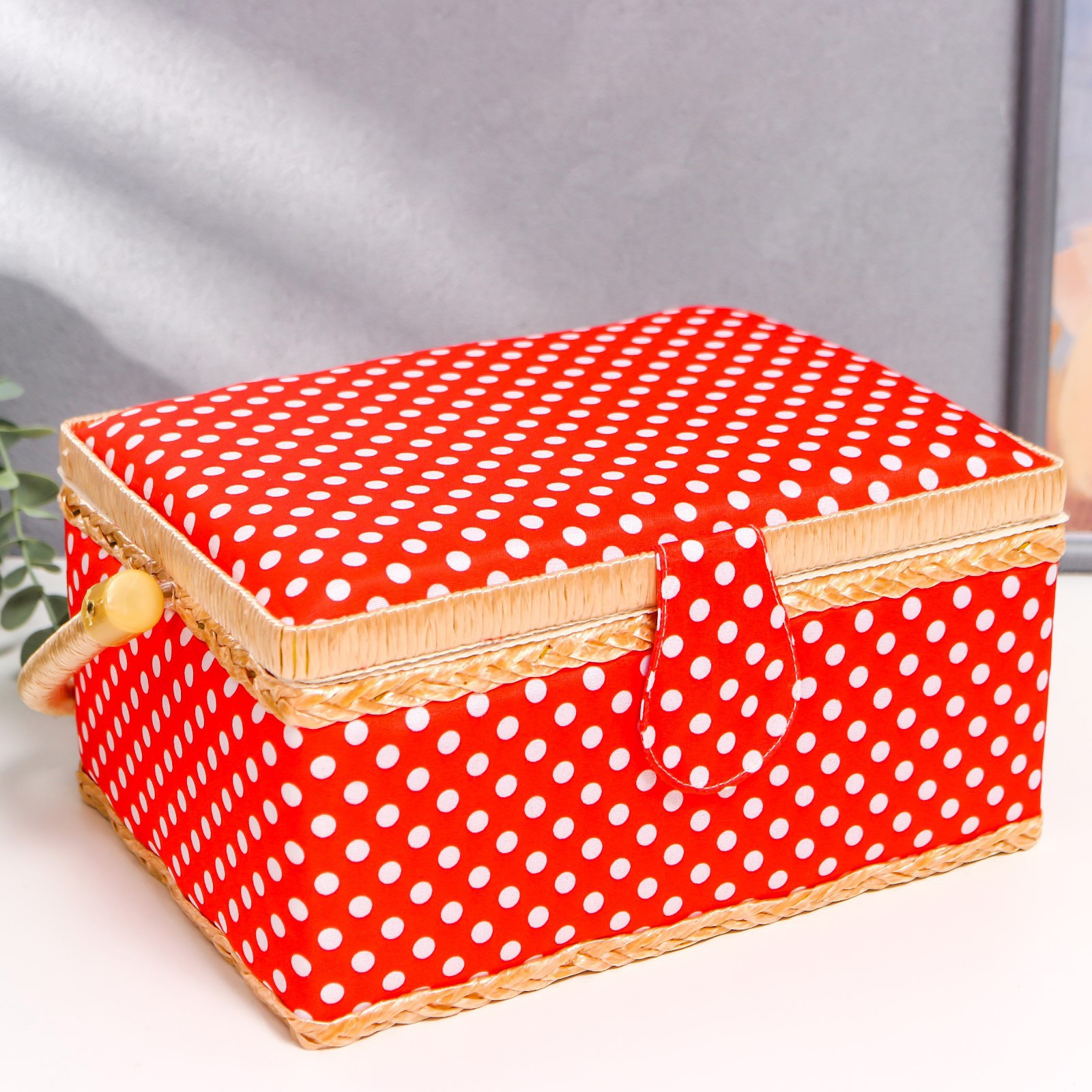 Изображение товара Шкатулка для рукоделия "Белый горох на красном" 13x17.5x24 см