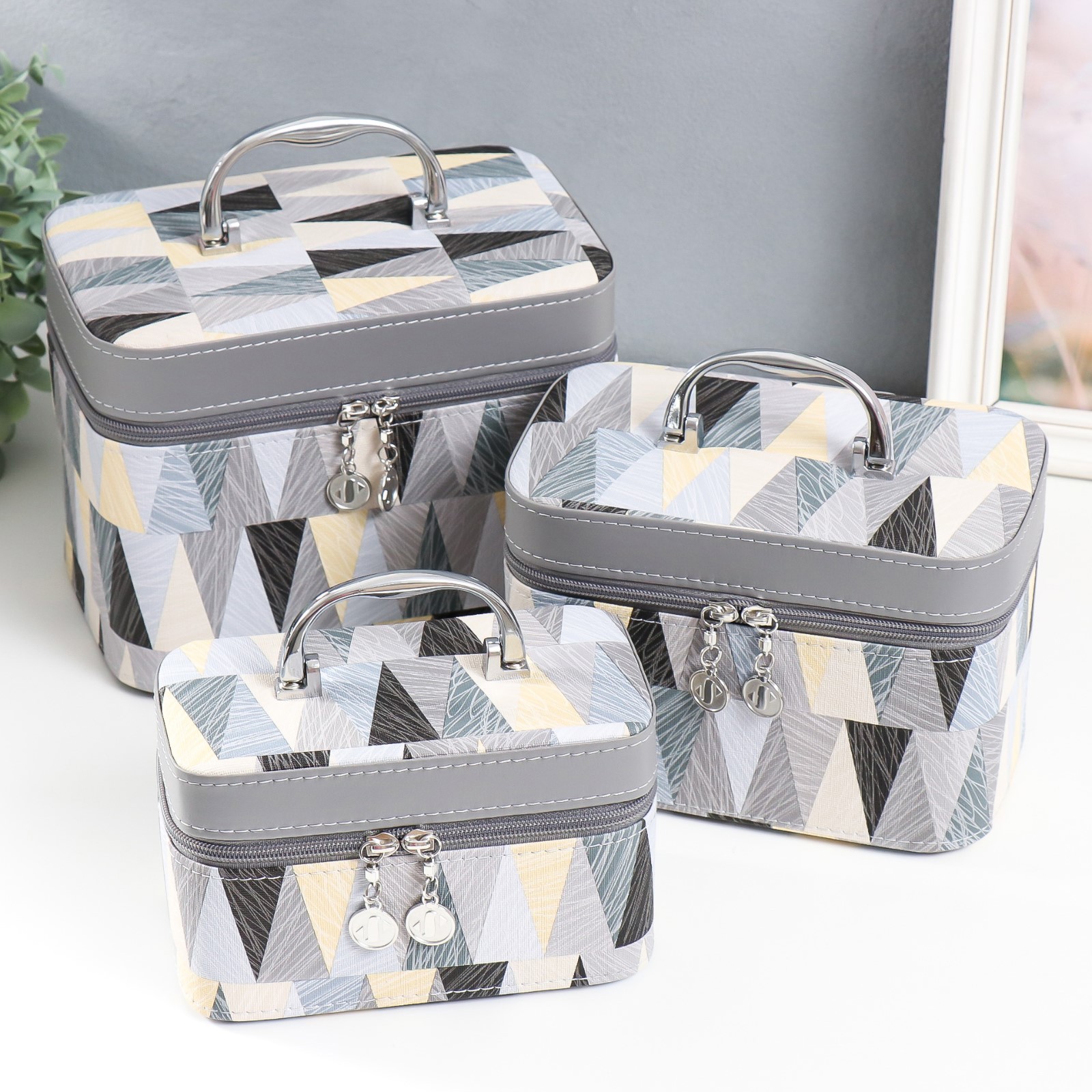 Изображение товара Шкатулка с зеркалом Треугольники Туча н-р 3 шт 18x10x12.5 21x13x15.5 23x15x18.5 см