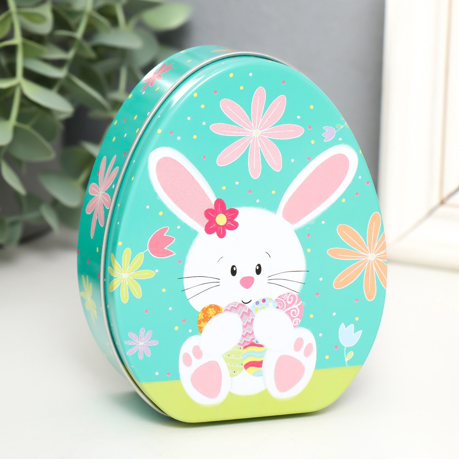 Изображение товара Шкатулка яйцо Зайчик с охапкой раскрашенных яиц 11.7x9.2x4.5 см