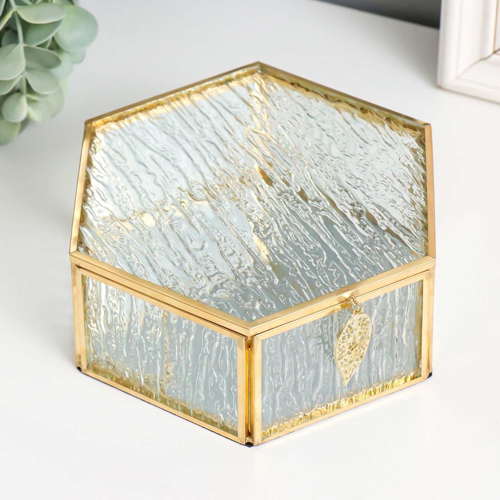 Изображение товара Шкатулка SIMALAND шестигранник с листом, 17x14.8x6.5 см