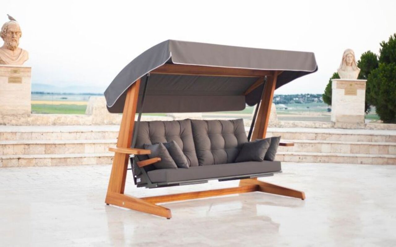 Изображение товара Качели садовые Royal family Luna Deluxe 136 см х 90 см х 80 см сталь серый/серебристый