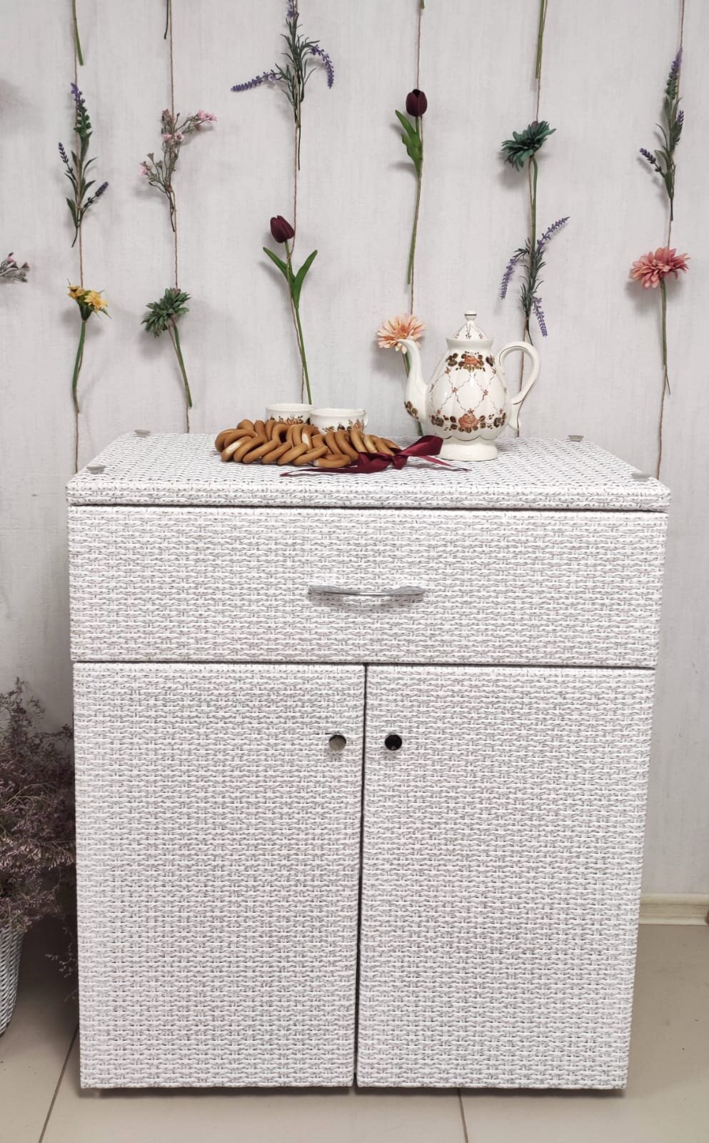 Изображение товара Комод садовый Calamusdon из искусственного ротанга, белое дерево 80x40x90 см