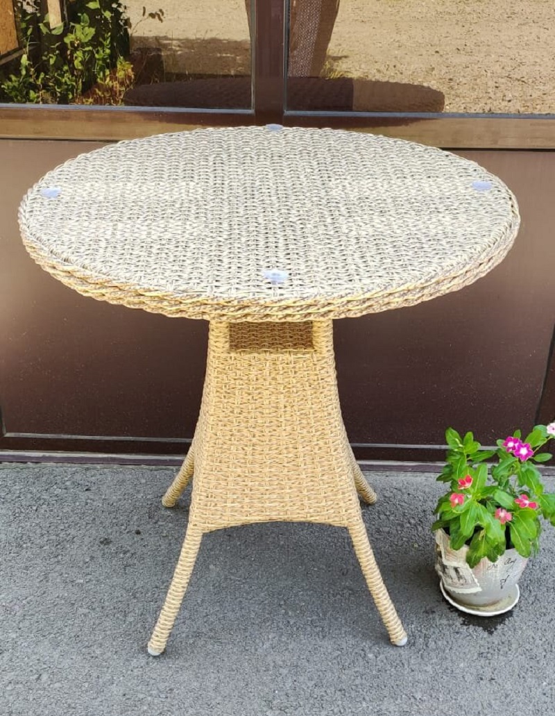 Изображение товара Нераздвижной садовый стол Calamusdon Кипр 70 см алюминий бежевый для дачи и балкона