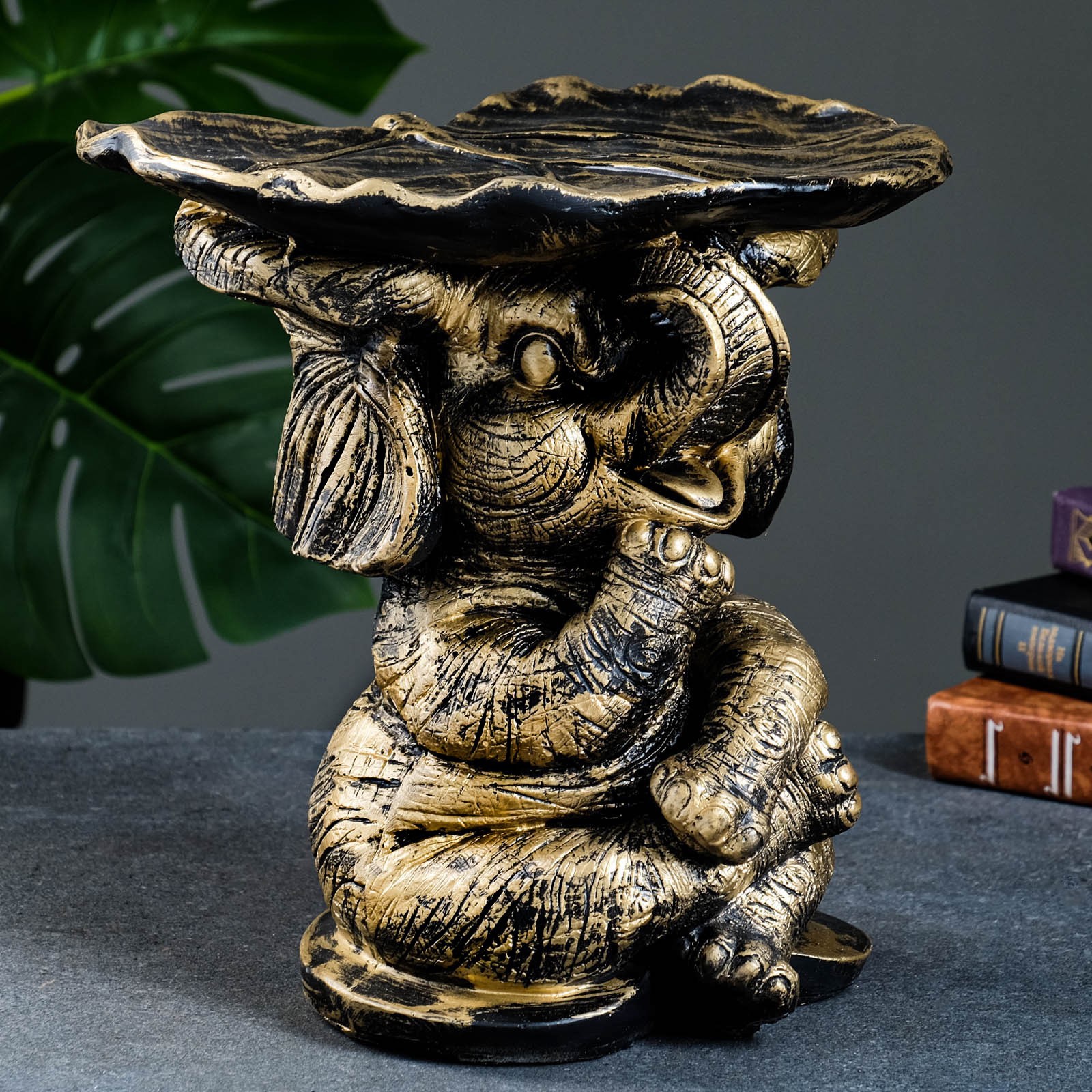 Изображение товара Фигура - подставка "Слон с листком" бронза-золото 30x30x30см