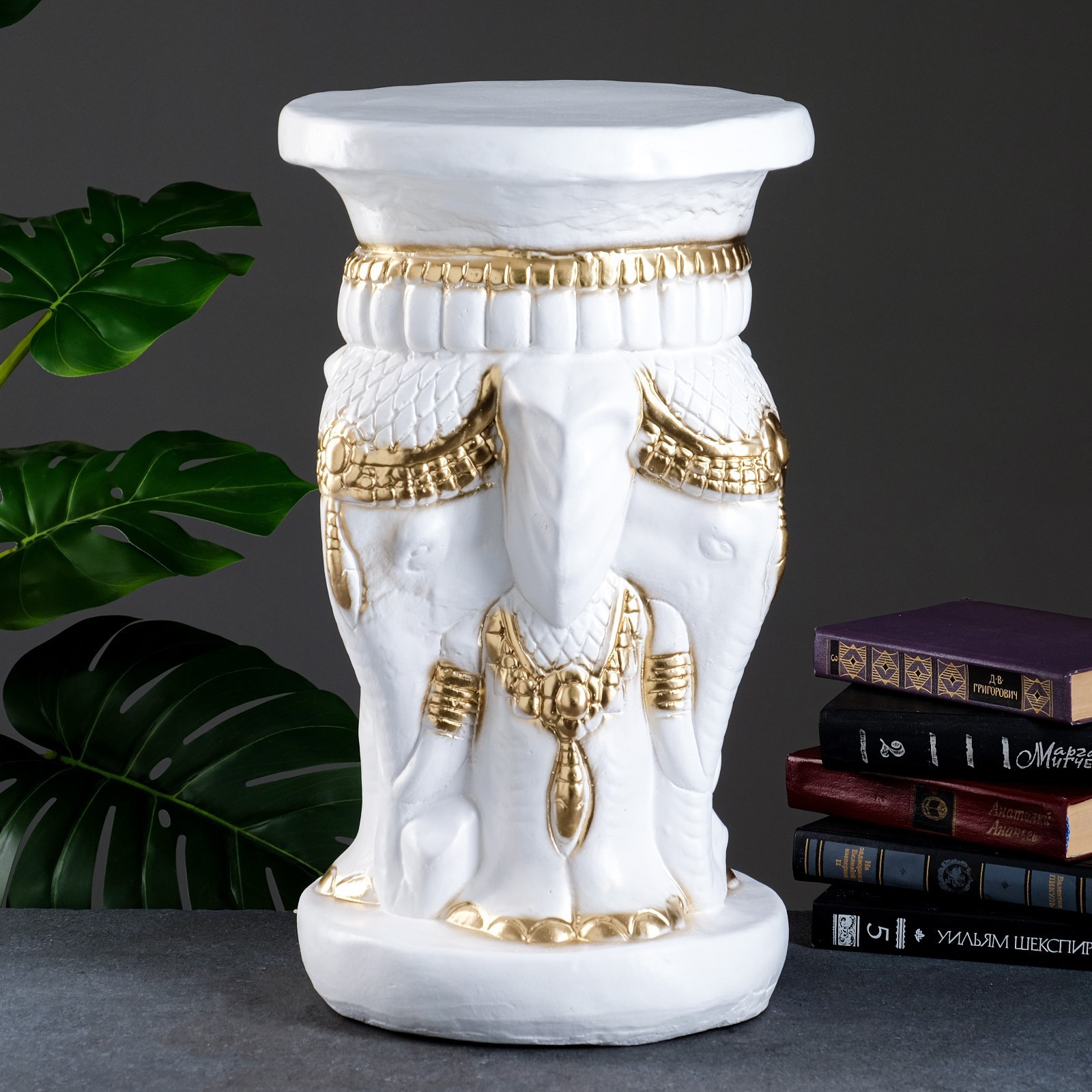 Изображение товара Фигура - подставка "Три слона" бело-золотая 28x28x50см