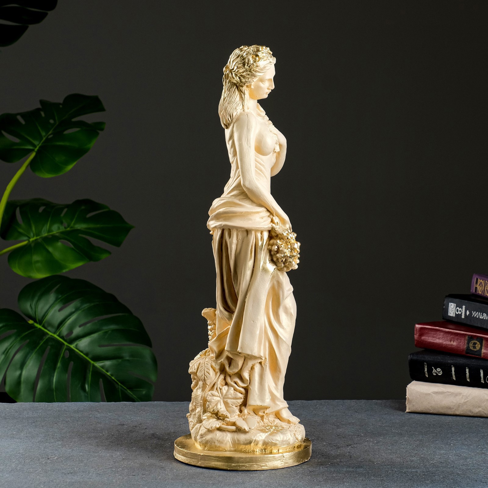 Изображение товара Фигура "Девушка с виноградом" слоновая кость, 50x20см