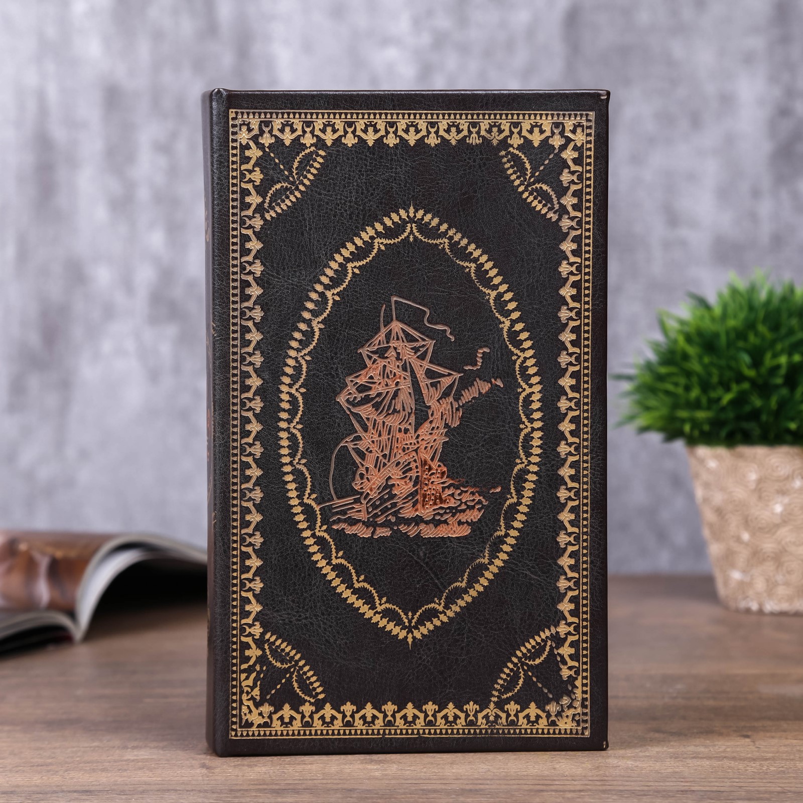 Изображение товара Сейф-книга "Золотой парусник" 5x13x21 см, искусственная кожа, металл Изображение товара Сейф-книга "Золотой парусник" 5x13x21 см, искусственная кожа, металл