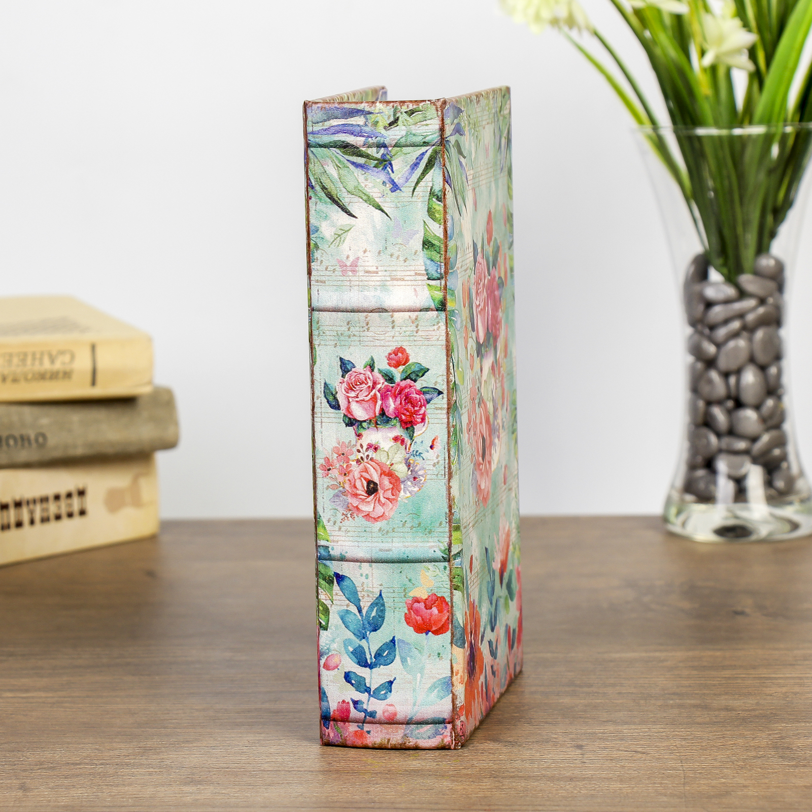 Изображение товара Сейф-книга "Цветы, нарисованные акварелью" 21x13x5 см, искусственная кожа, металл