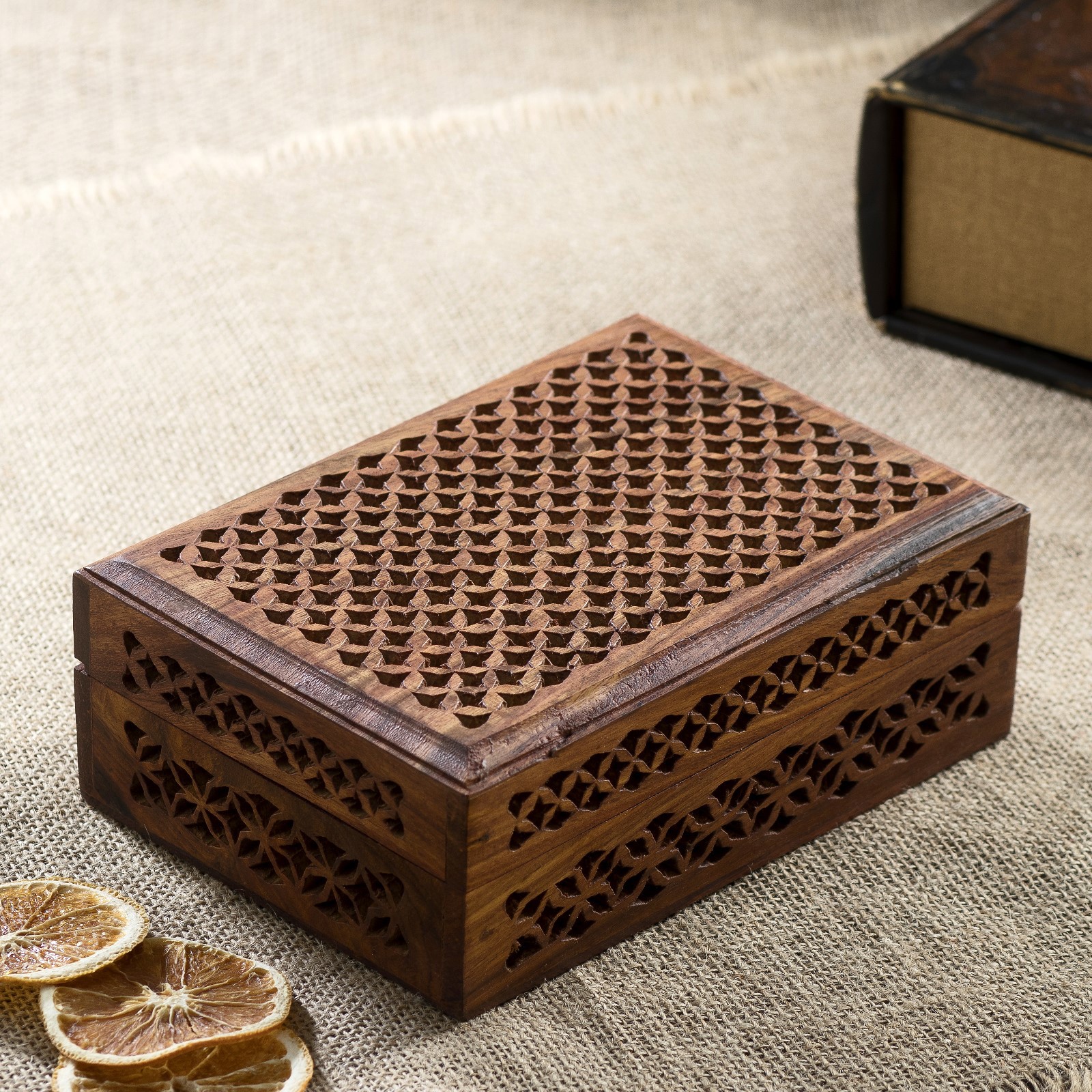 Изображение товара Шкатулка универсальная "Резная" 18x13x6 см