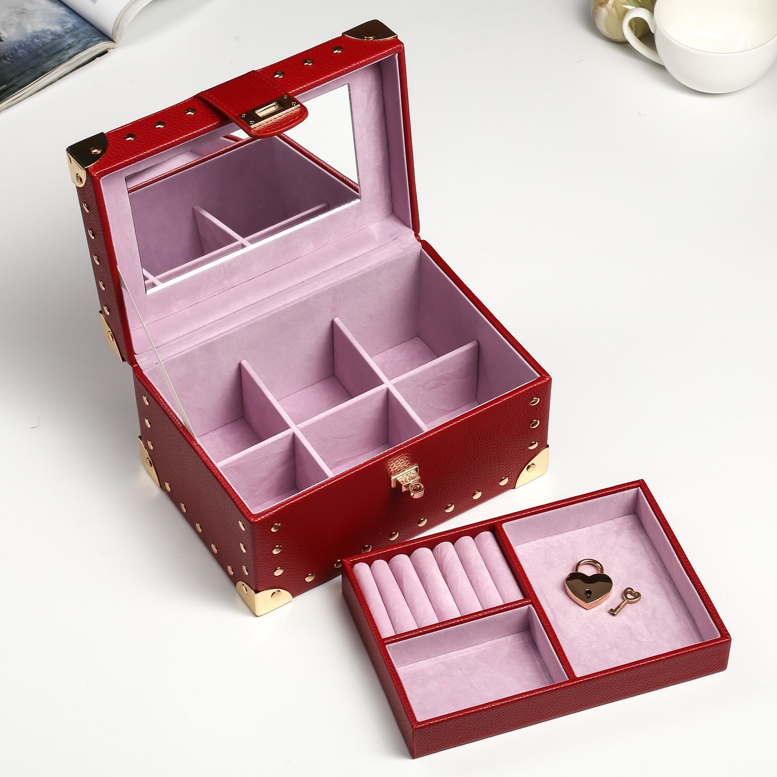 Изображение товара Шкатулка для украшений бордовая матовая с заклепками