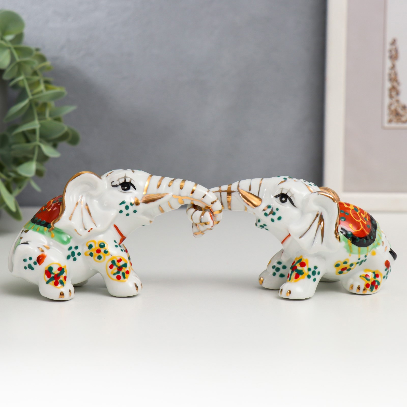Изображение товара Фигурка сувенирная Simaland Слоны белые с цветным набор 2 шт. 4.5x17x6.3 см