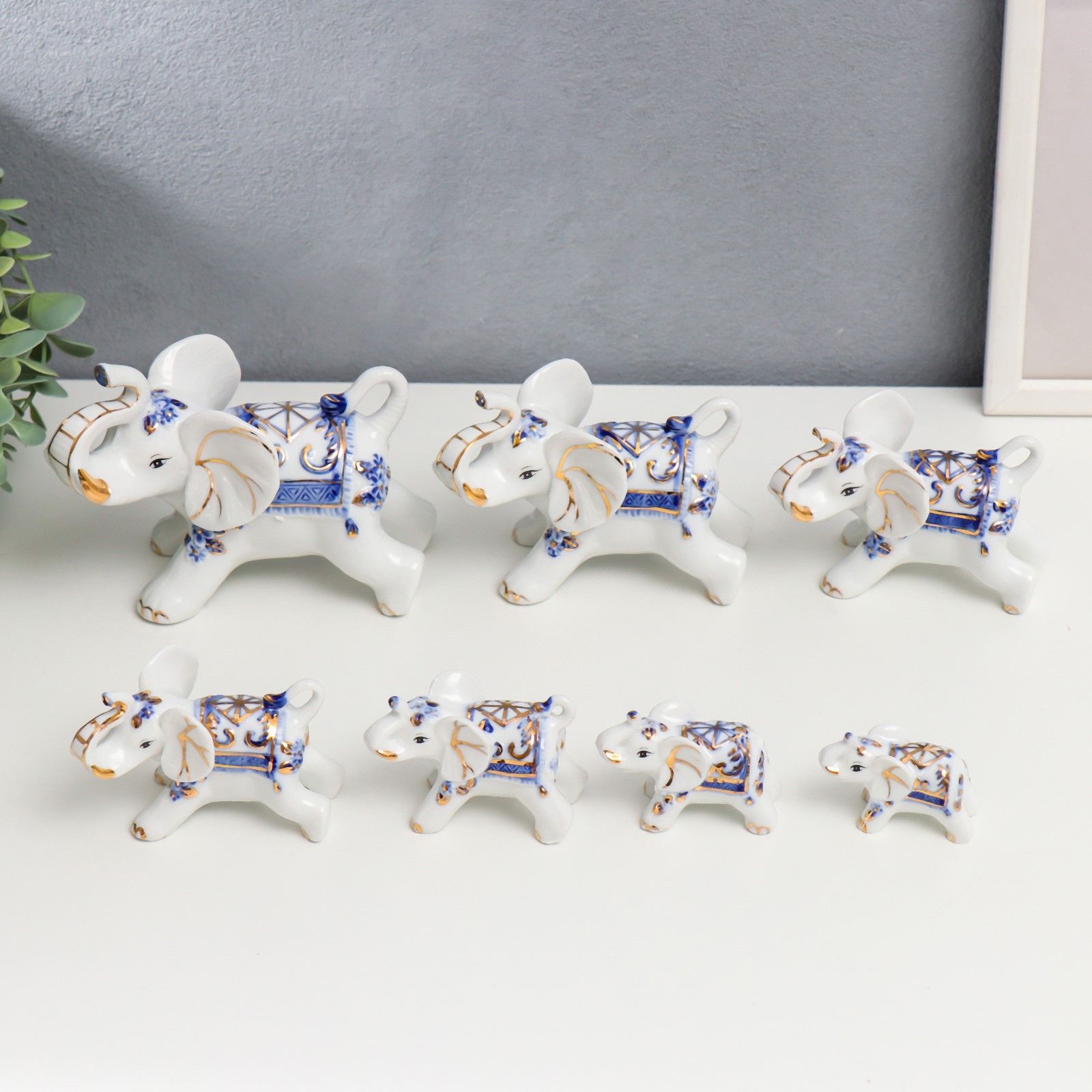 Изображение товара Фигурка сувенирная Simaland Слоны с синей росписью набор 7 шт. высота= 11 см 31.5x23.5 см