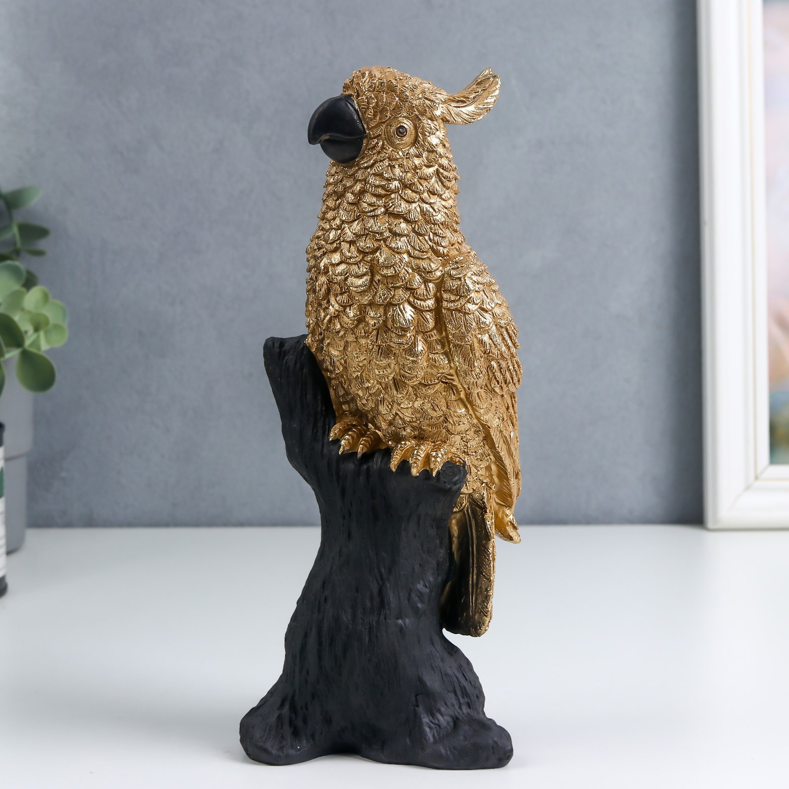 Изображение товара Фигурка сувенирная Simaland Золотой какаду на чёрном пне 25.5x8.5x11 см