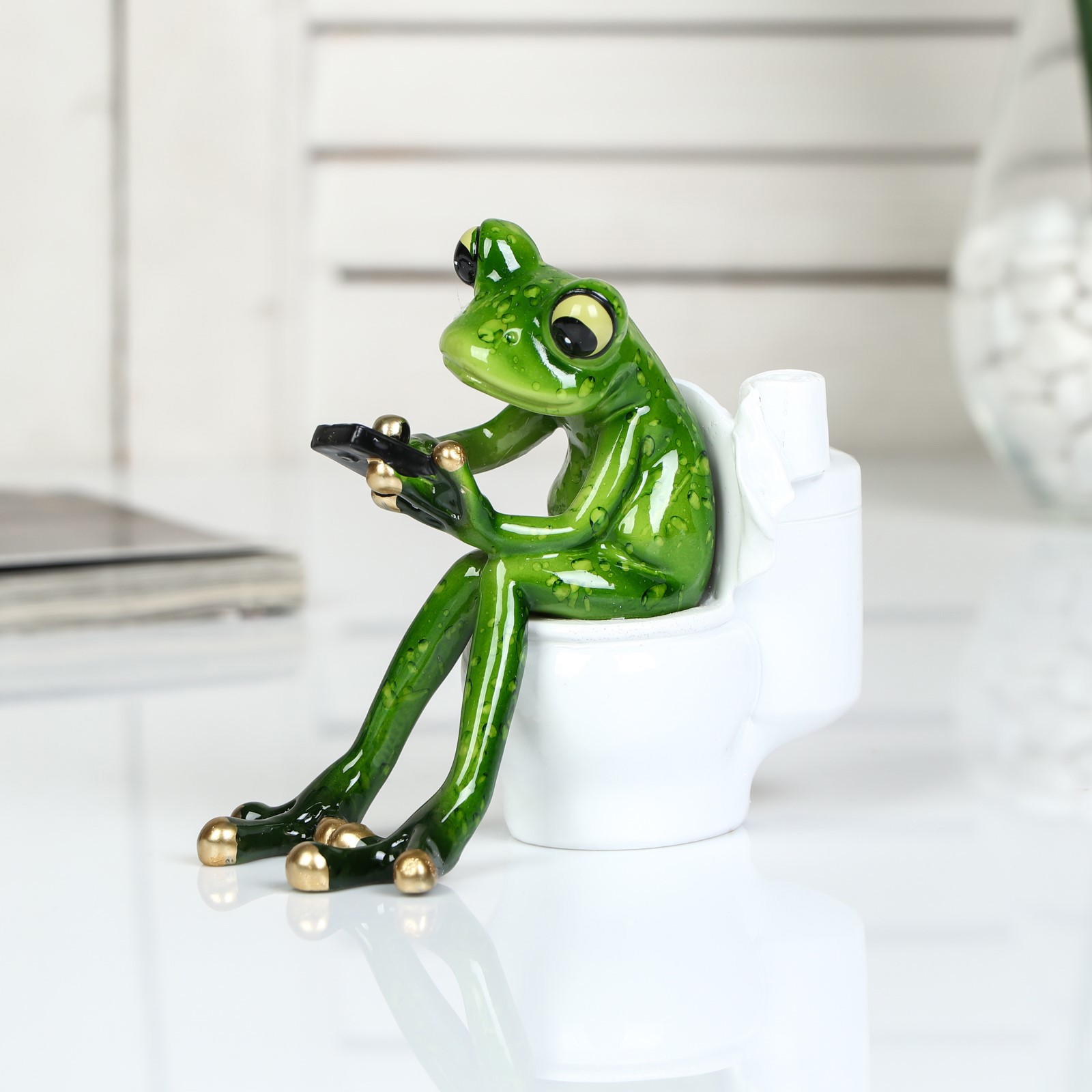 Изображение товара Фигурка сувенирная Simaland Лягушонок на унитазе с телефоном 12.5x8x11 см