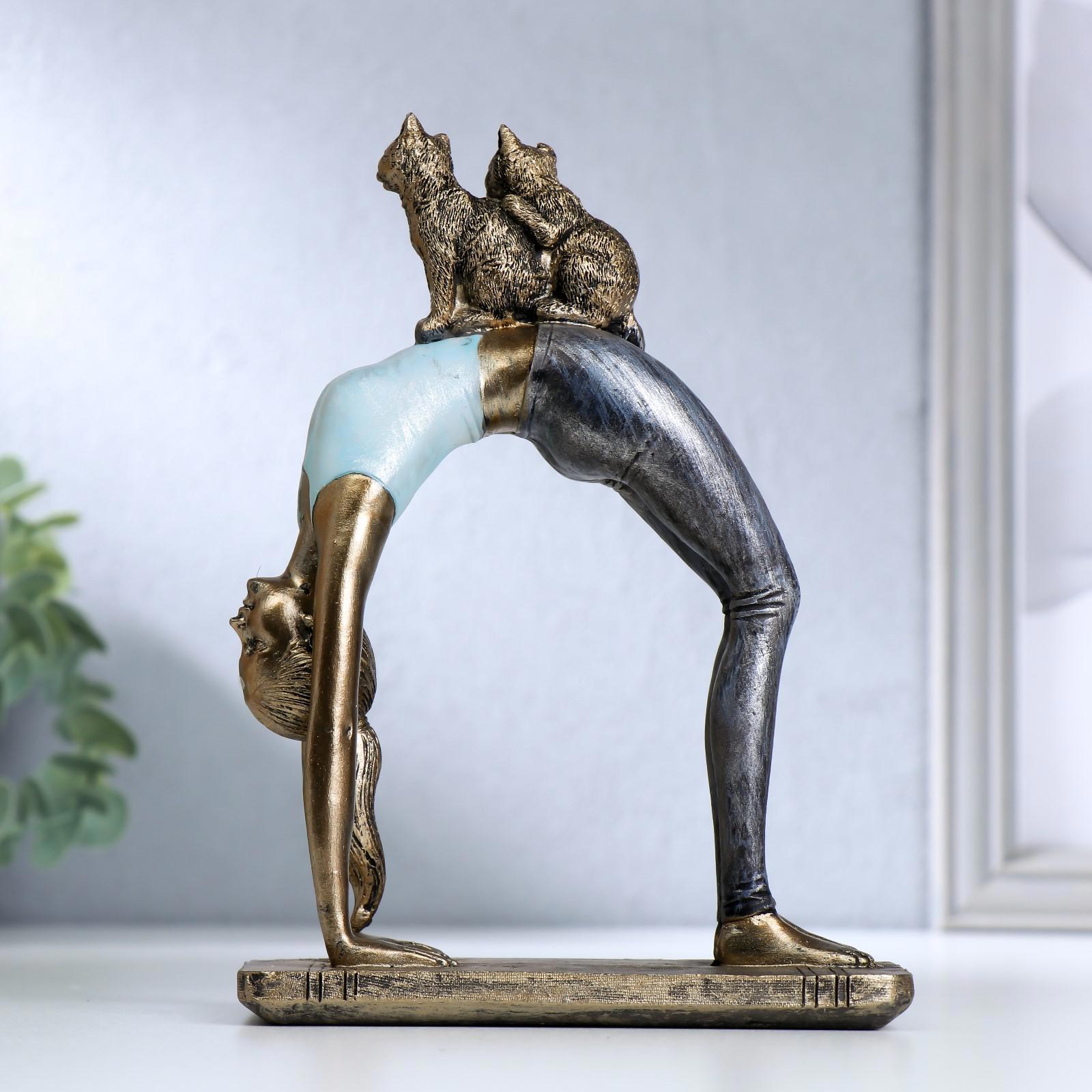 Изображение товара Фигурка сувенирная Simaland Девушка в позе колеса, с кошками синий 18.5x13x6.8 см