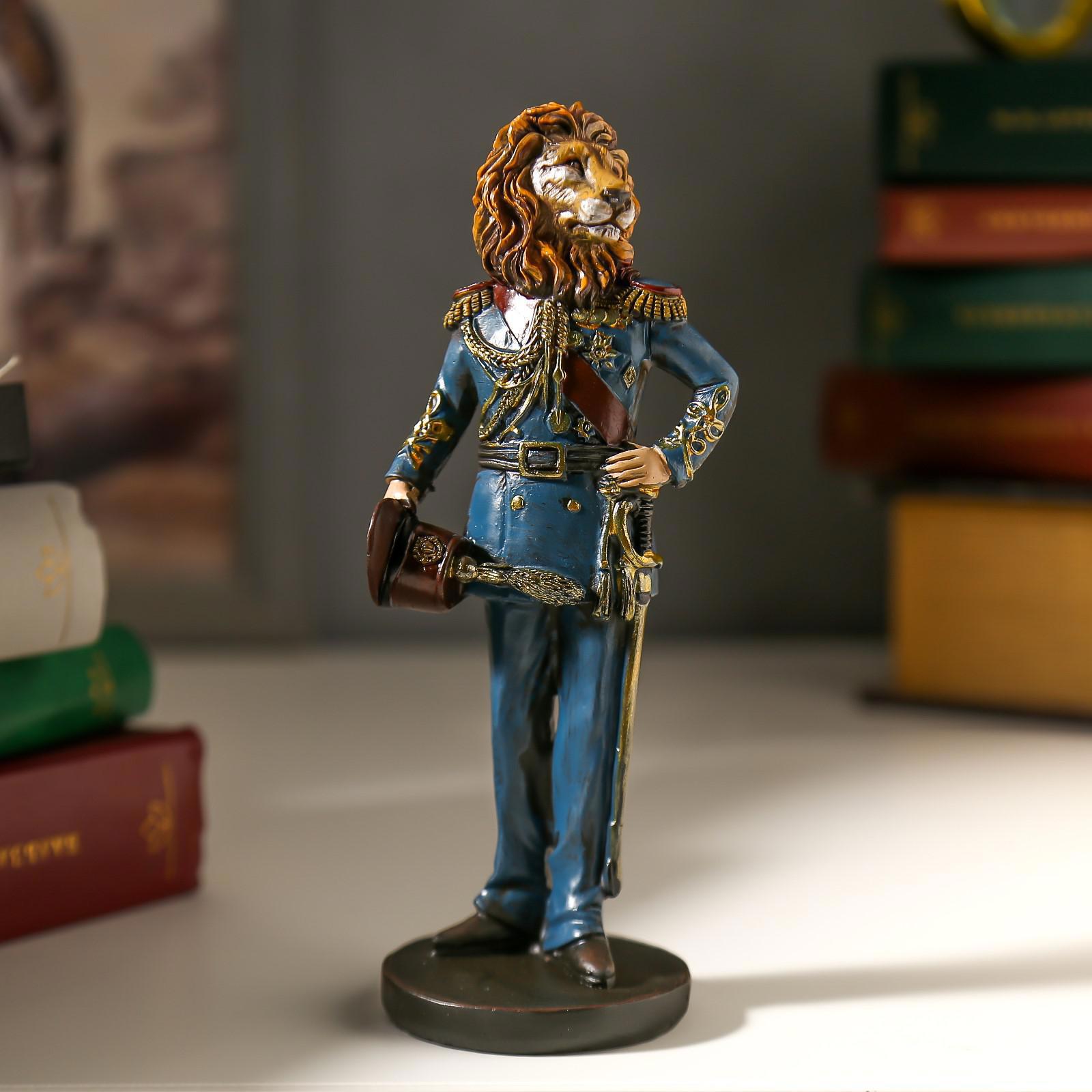 Изображение товара Лев в синем генеральском мундире — декоративная фигурка, 16x6x7,5 см