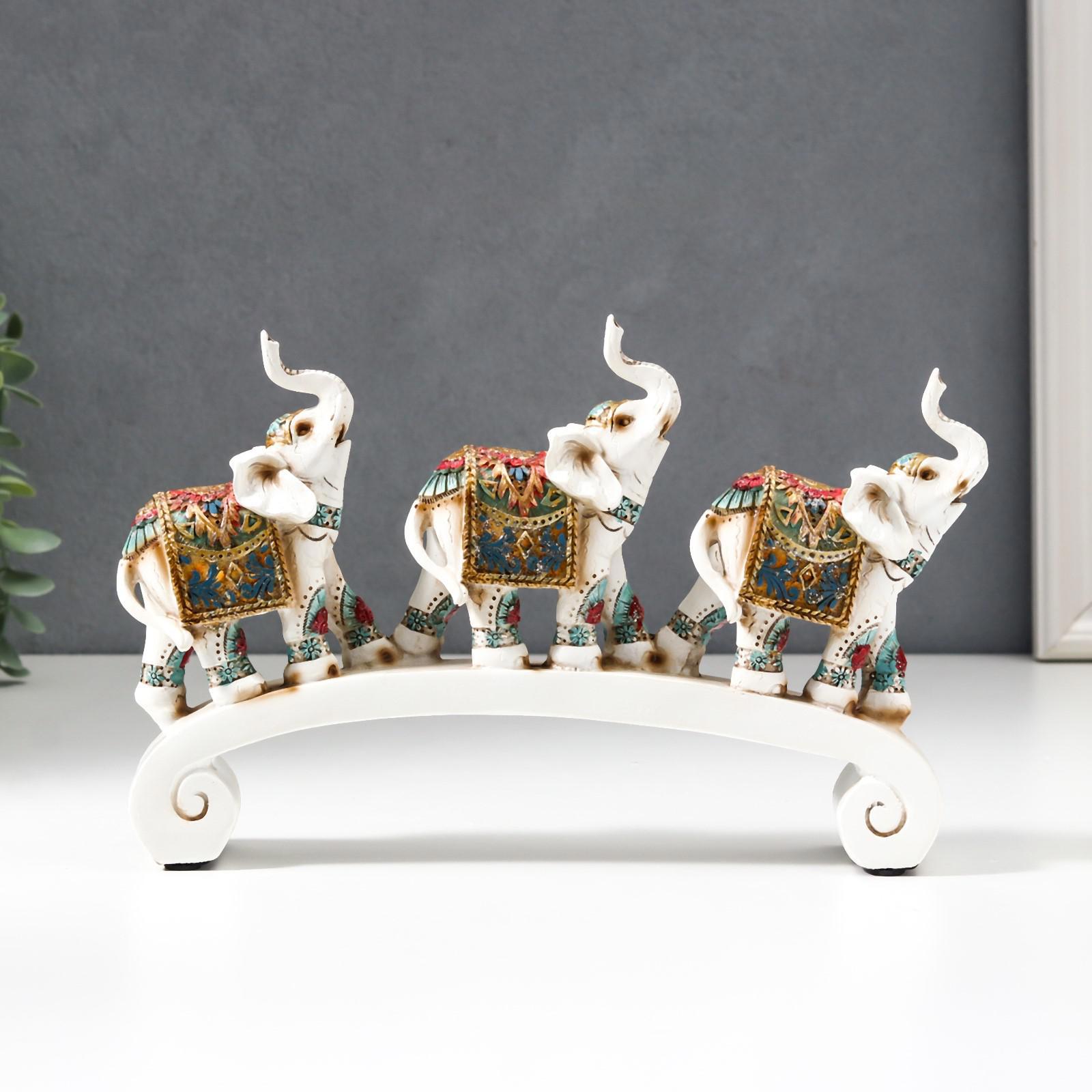 Изображение товара Сувенирная фигура SIMALAND: три белых слона на дуге
