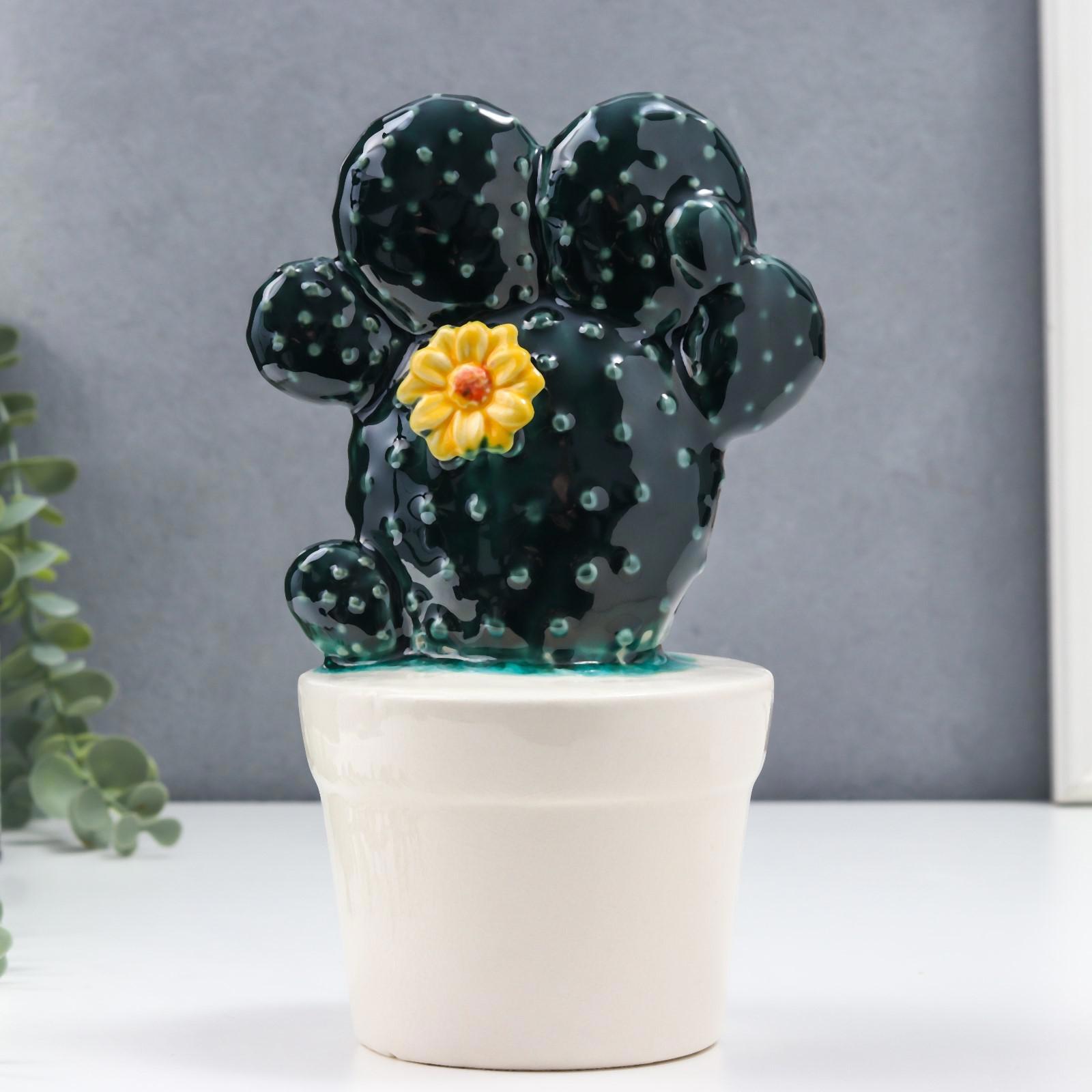 Изображение товара Фигурка сувенирная Simaland "Кактус в белом горшке - Опунция с цветком" 23x11x11 см