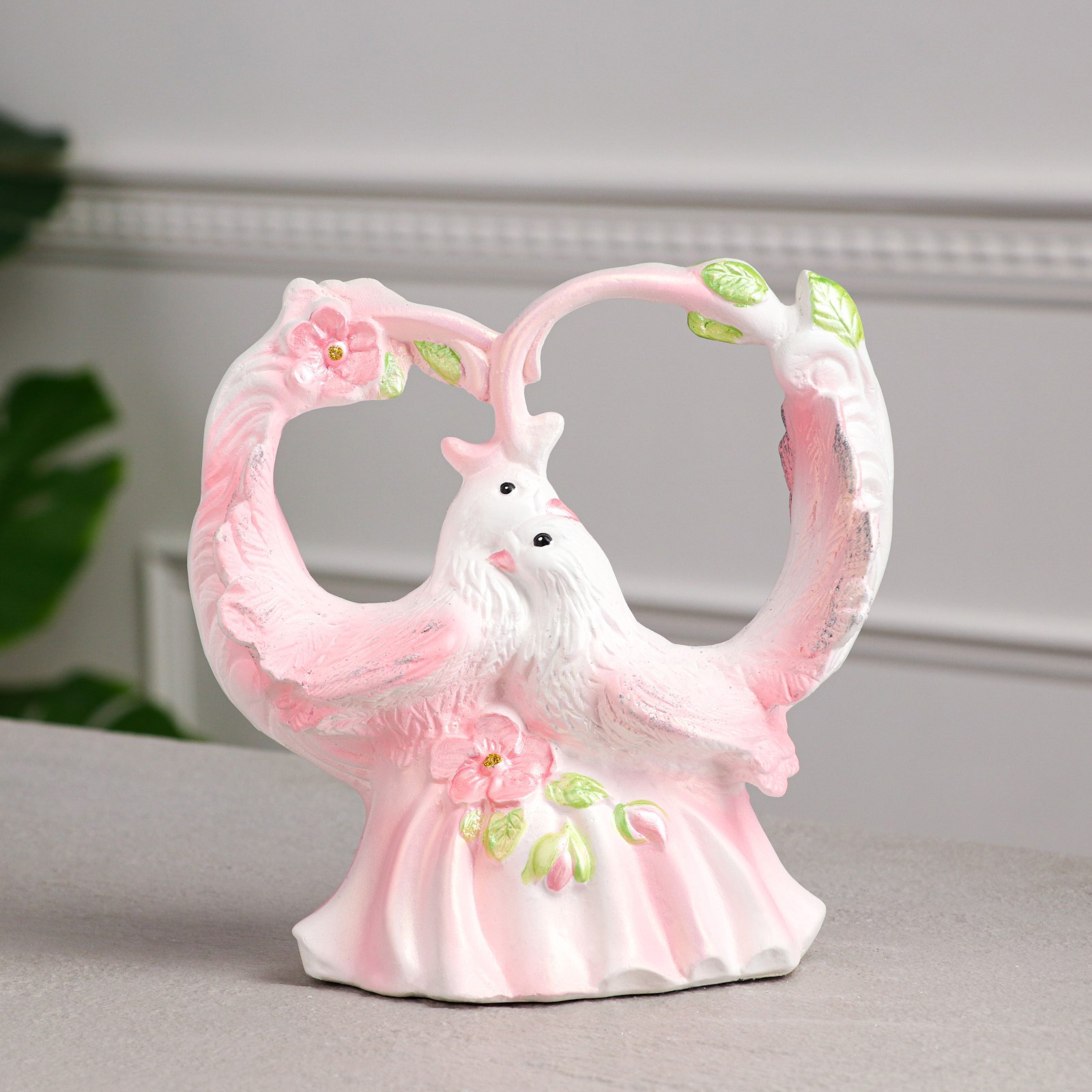 Изображение товара Статуэтка "Голуби свадебные" с кольцами, бело-розовая, 21 см