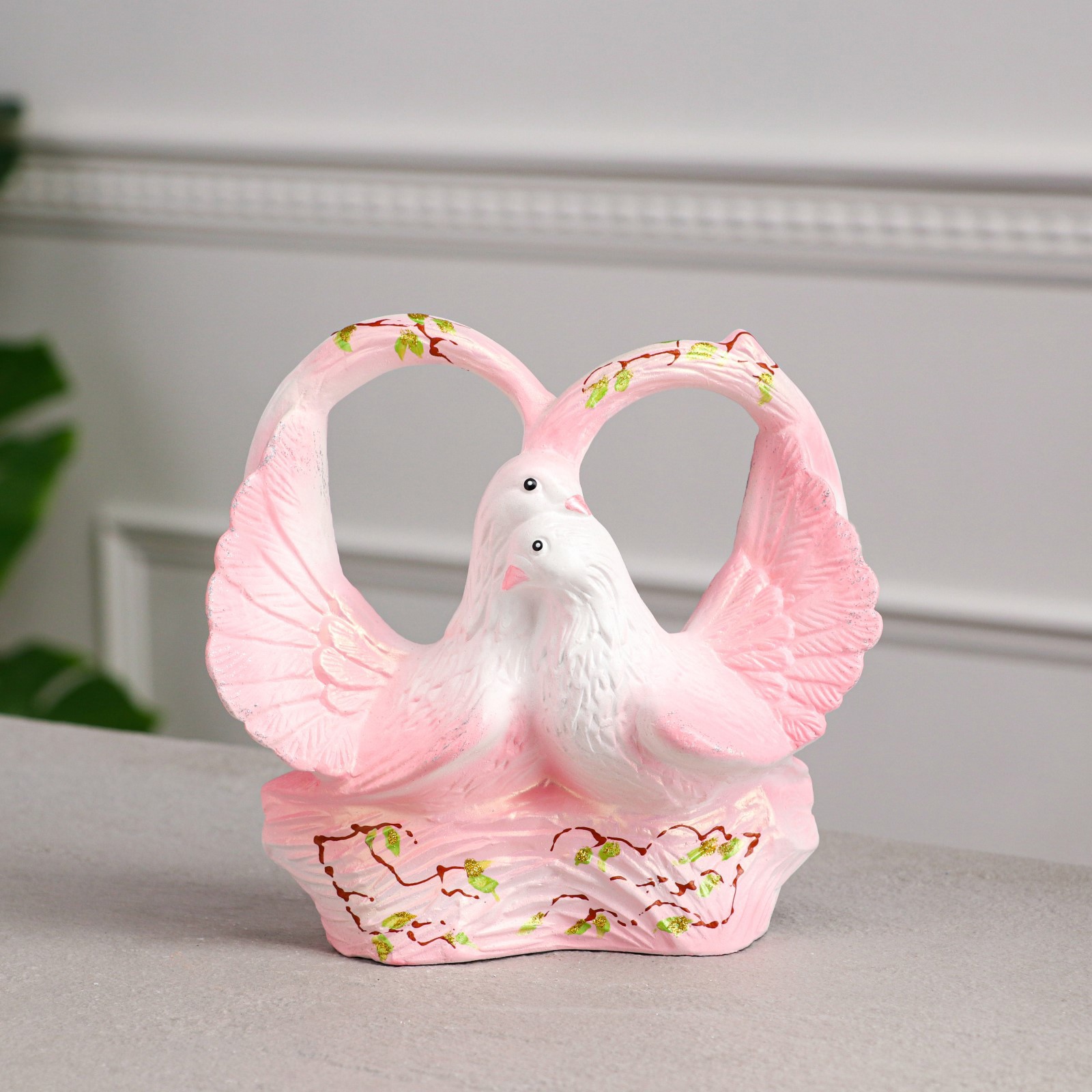 Изображение товара Статуэтка "Голуби Валентинка" бело-розовая, 18 см