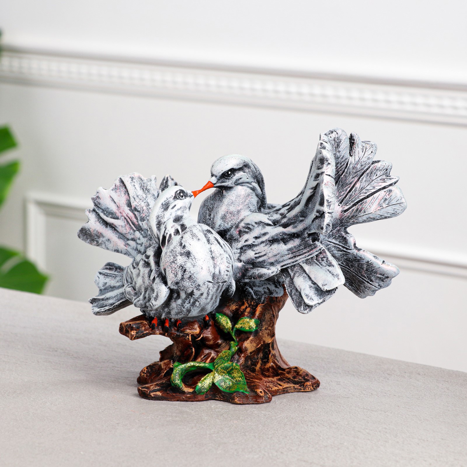 Изображение товара Статуэтка "Голуби-поцелуйчики" сизые, художка, 21 см