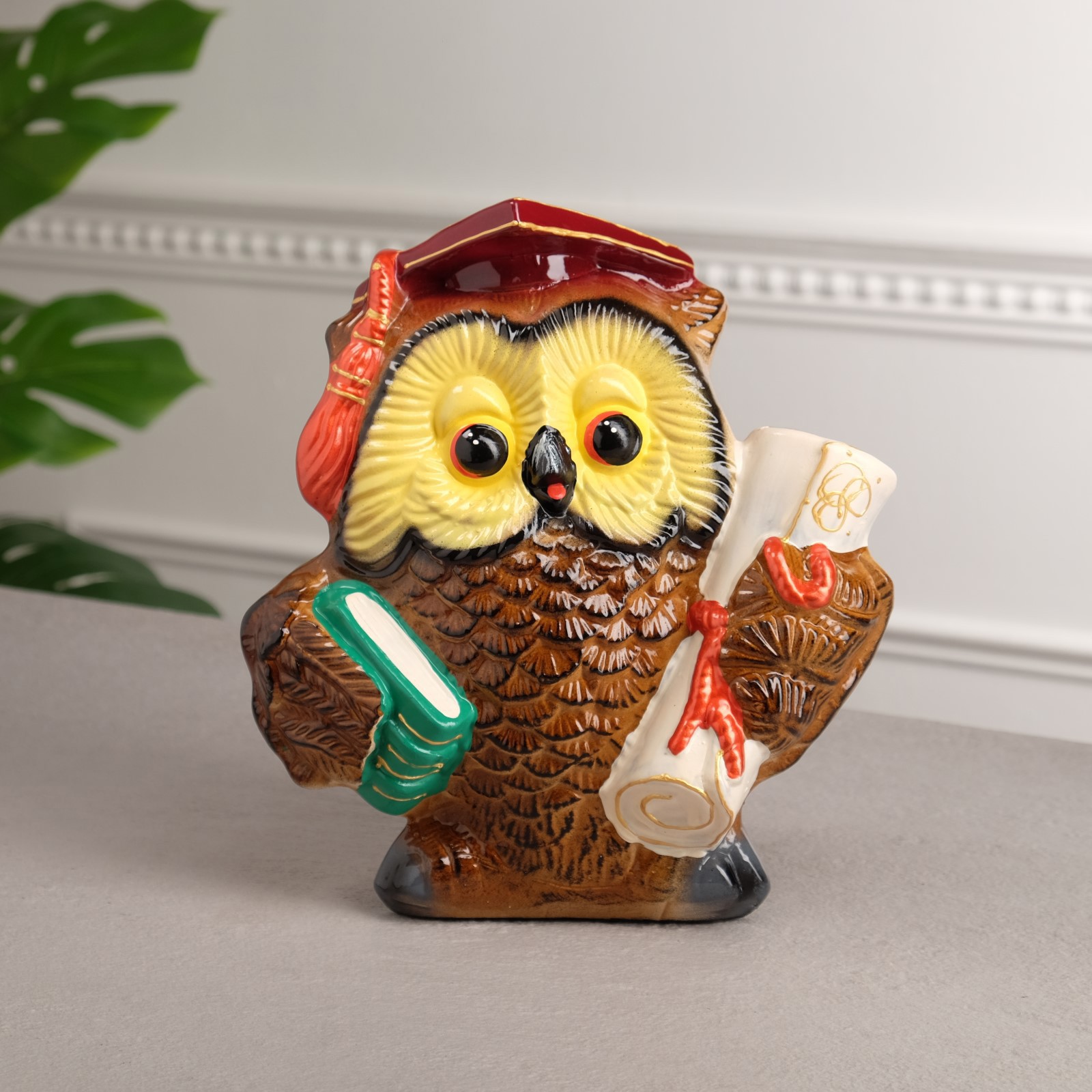 Изображение товара Сова с дипломом копилка, гипс, 24 см, Украина