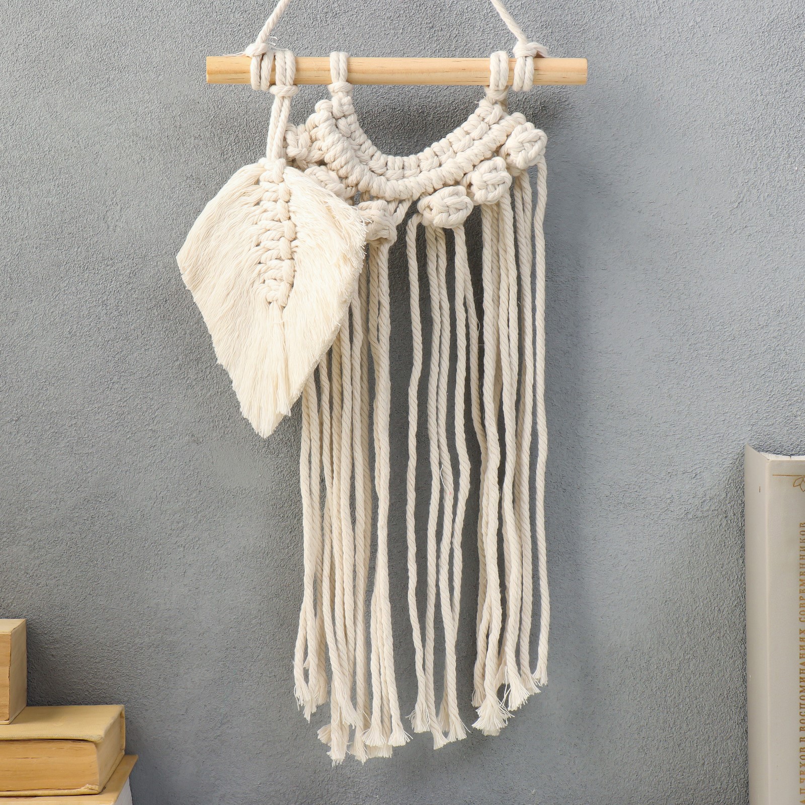 Изображение товара Панно настенное в технике макраме "Дуга и листочек" 50x20 см