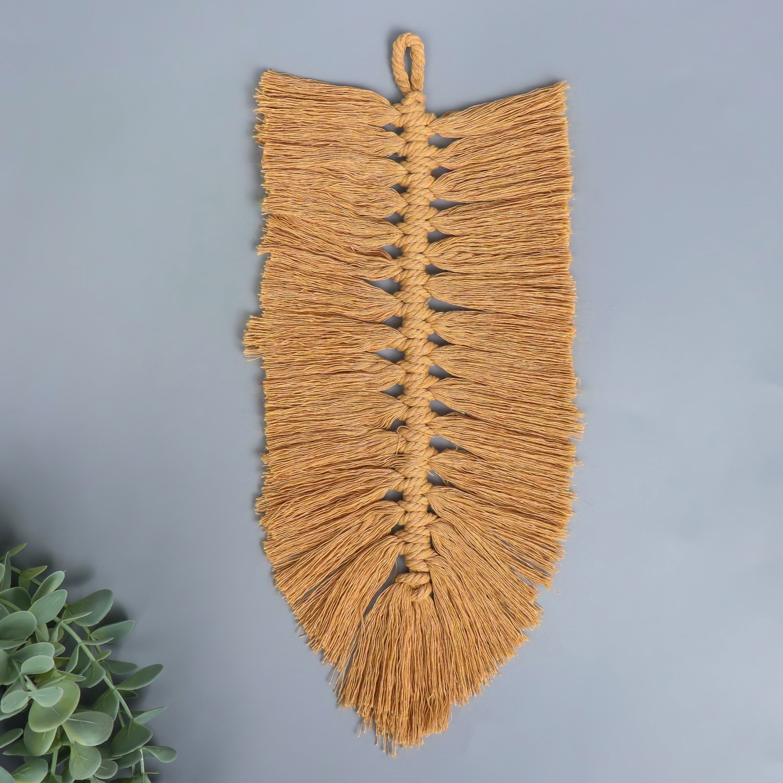 Изображение товара Панно макраме Листочек корица 30x15 см — стильное настенное украшение