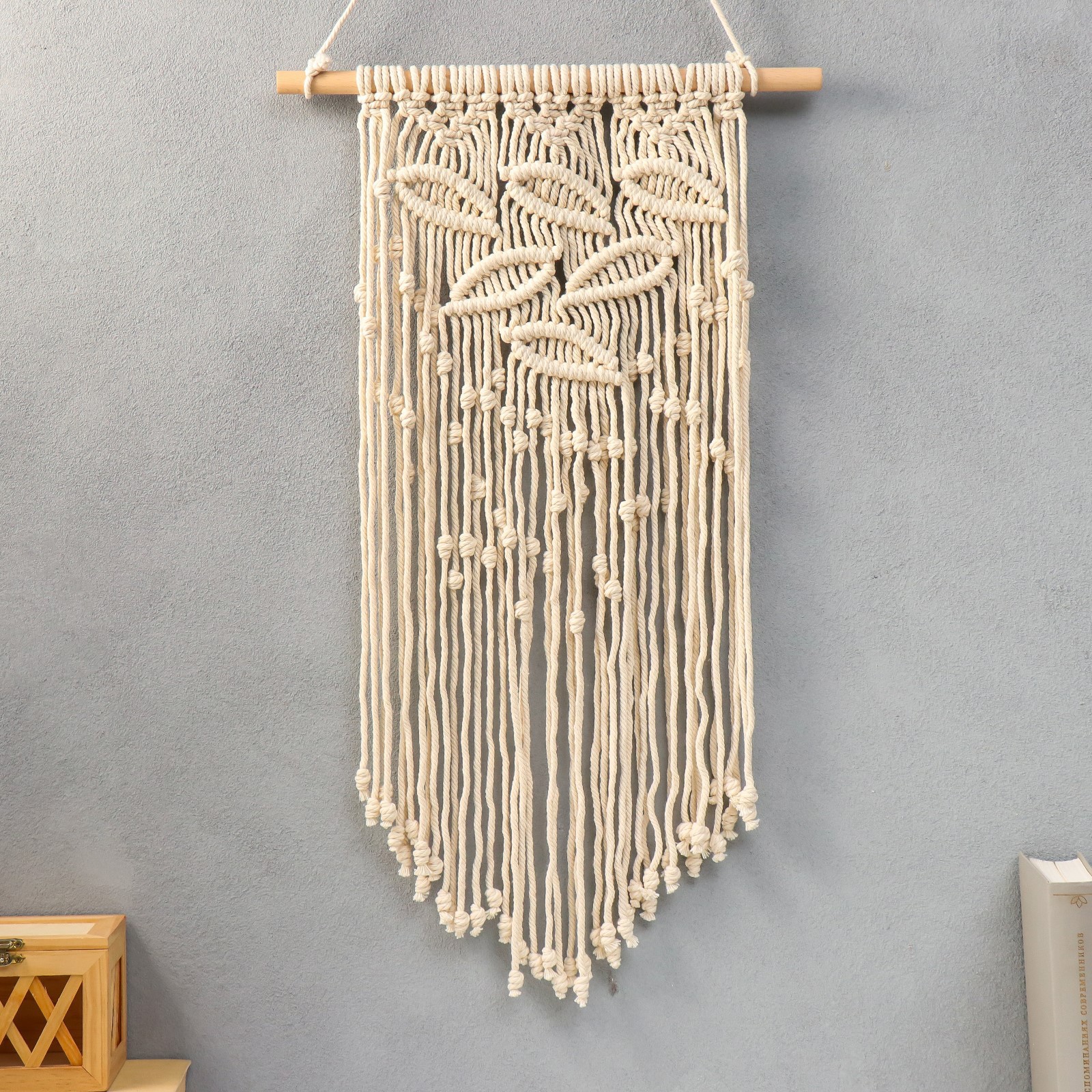 Изображение товара Панно настенное в технике макраме "Листья" натуральный 75x35 см