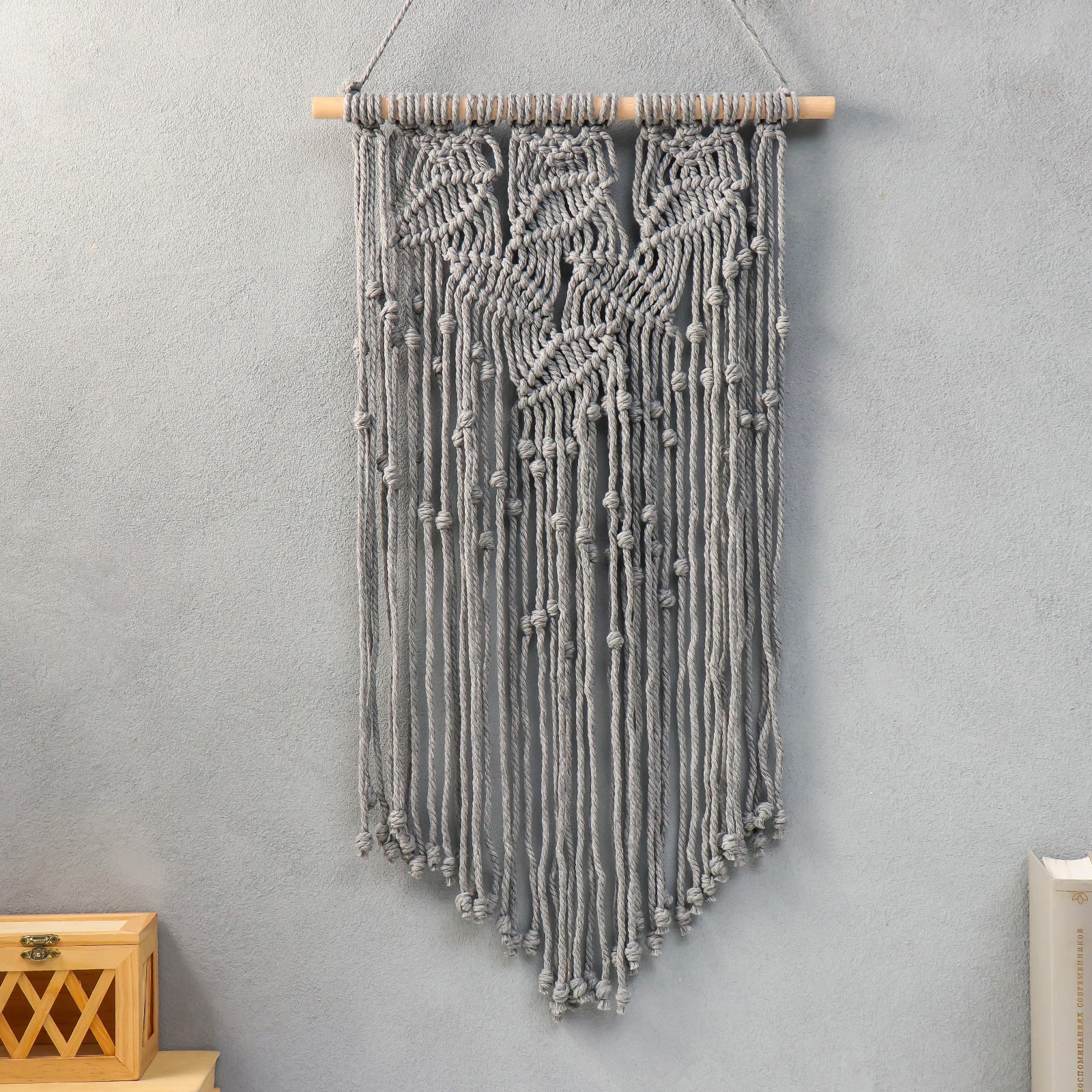 Изображение товара Панно настенное в технике макраме "Листья" серый 75x35 см