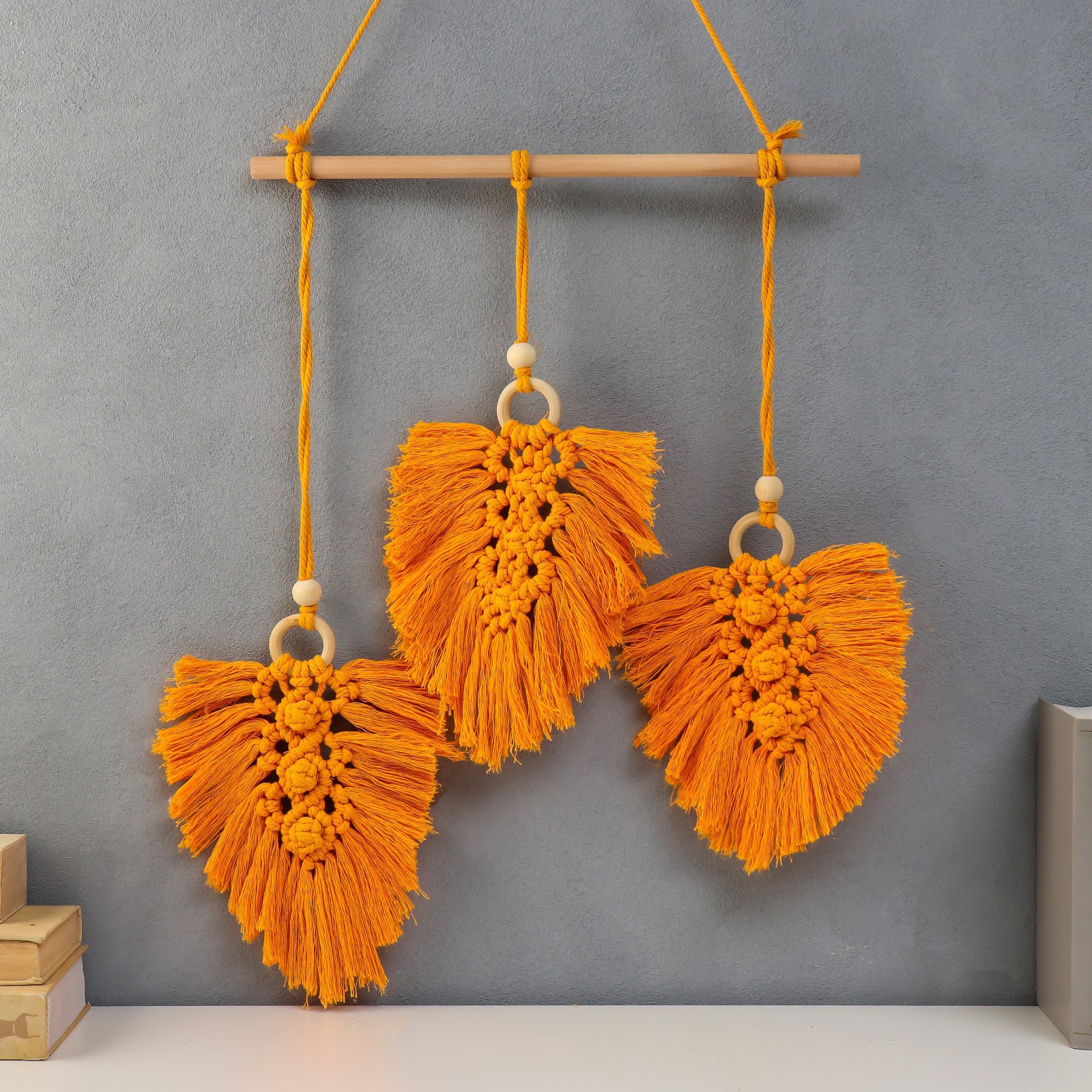 Изображение товара Панно макраме Три листочка на веточке, жёлтое, 55x42 см